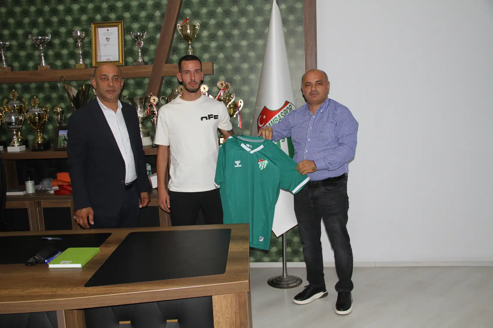 Çarşambaspor'da yeni sezon öncesi imza töreni