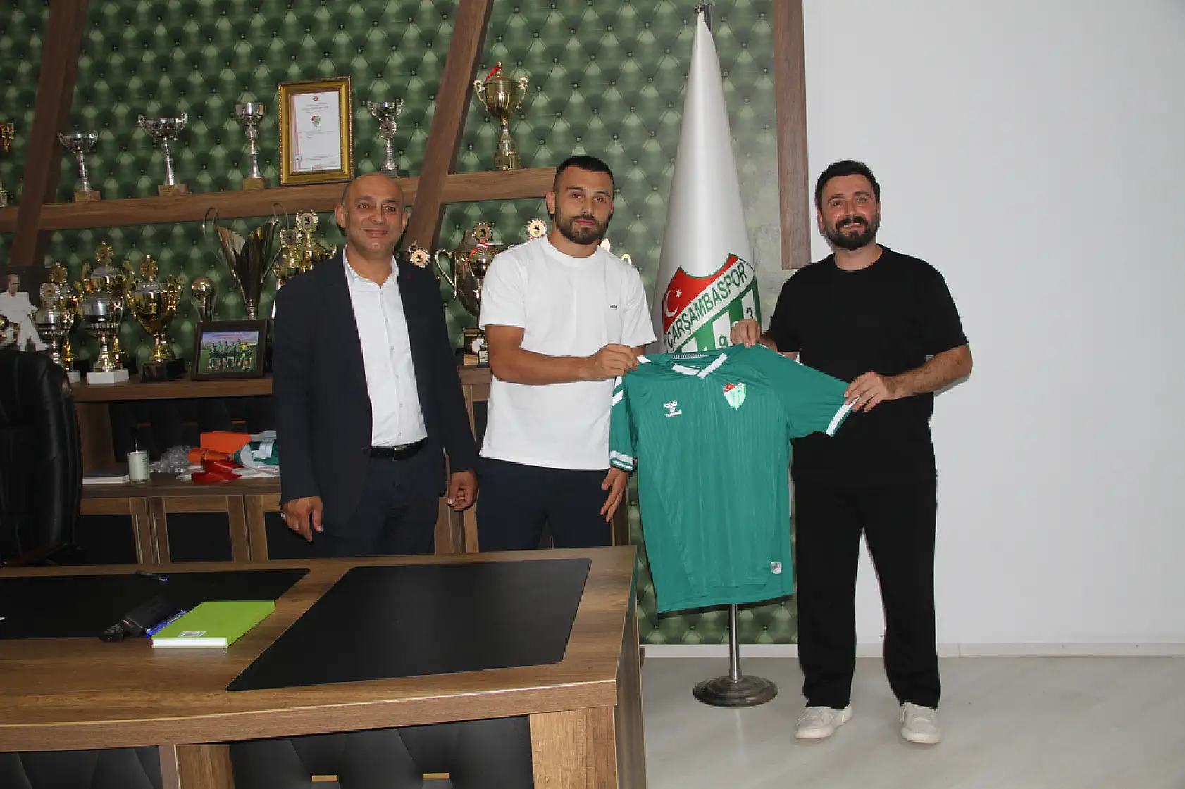 Çarşambaspor'da yeni sezon öncesi imza töreni