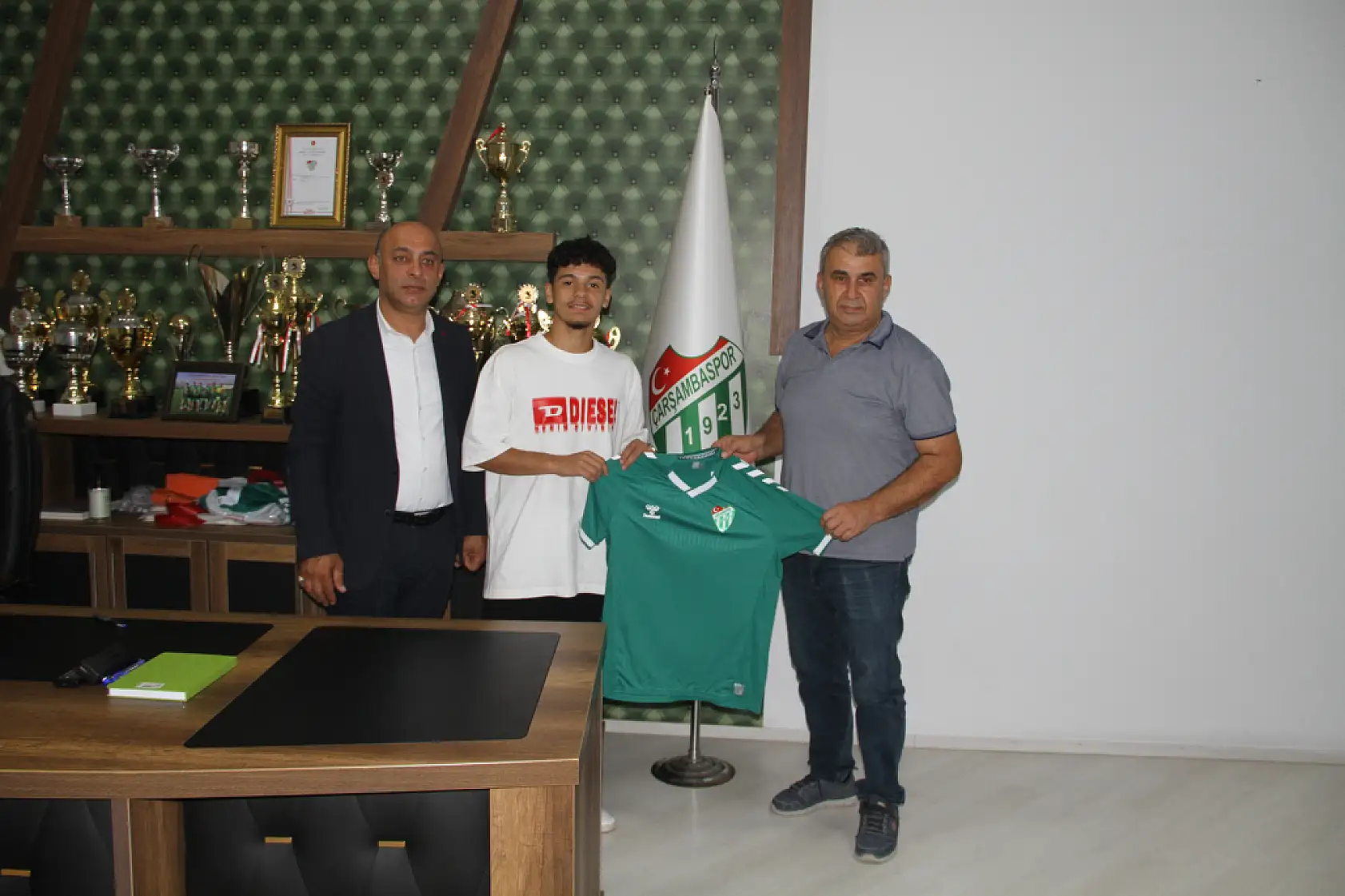 Çarşambaspor'da yeni sezon öncesi imza töreni