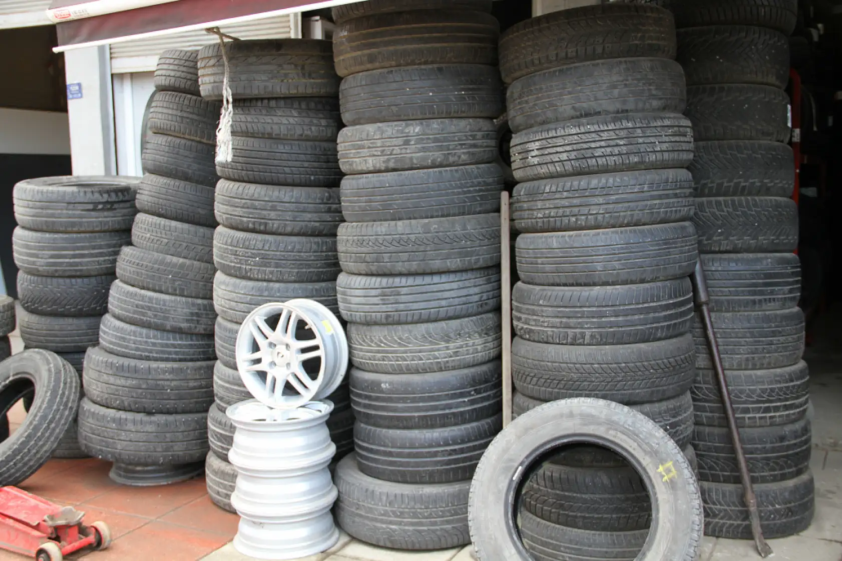 Lastikçiler Kış Mesaisinde