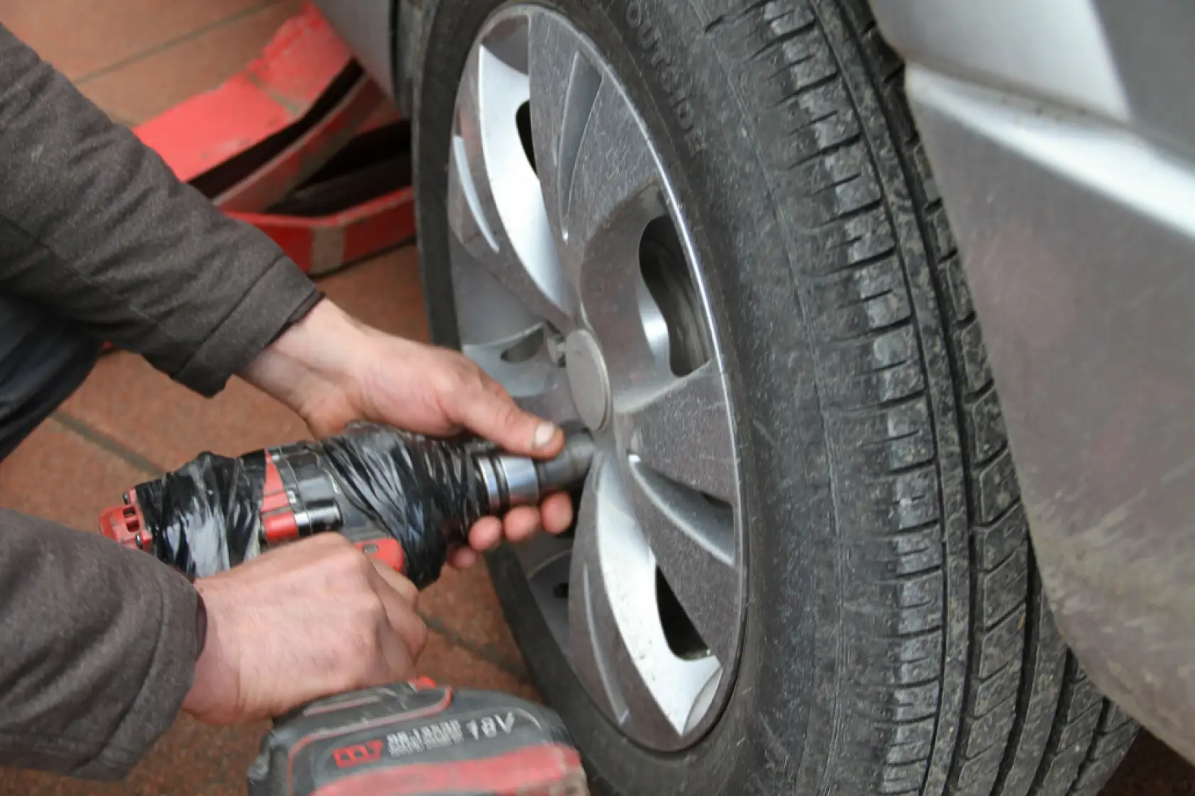 Lastikçiler Kış Mesaisinde