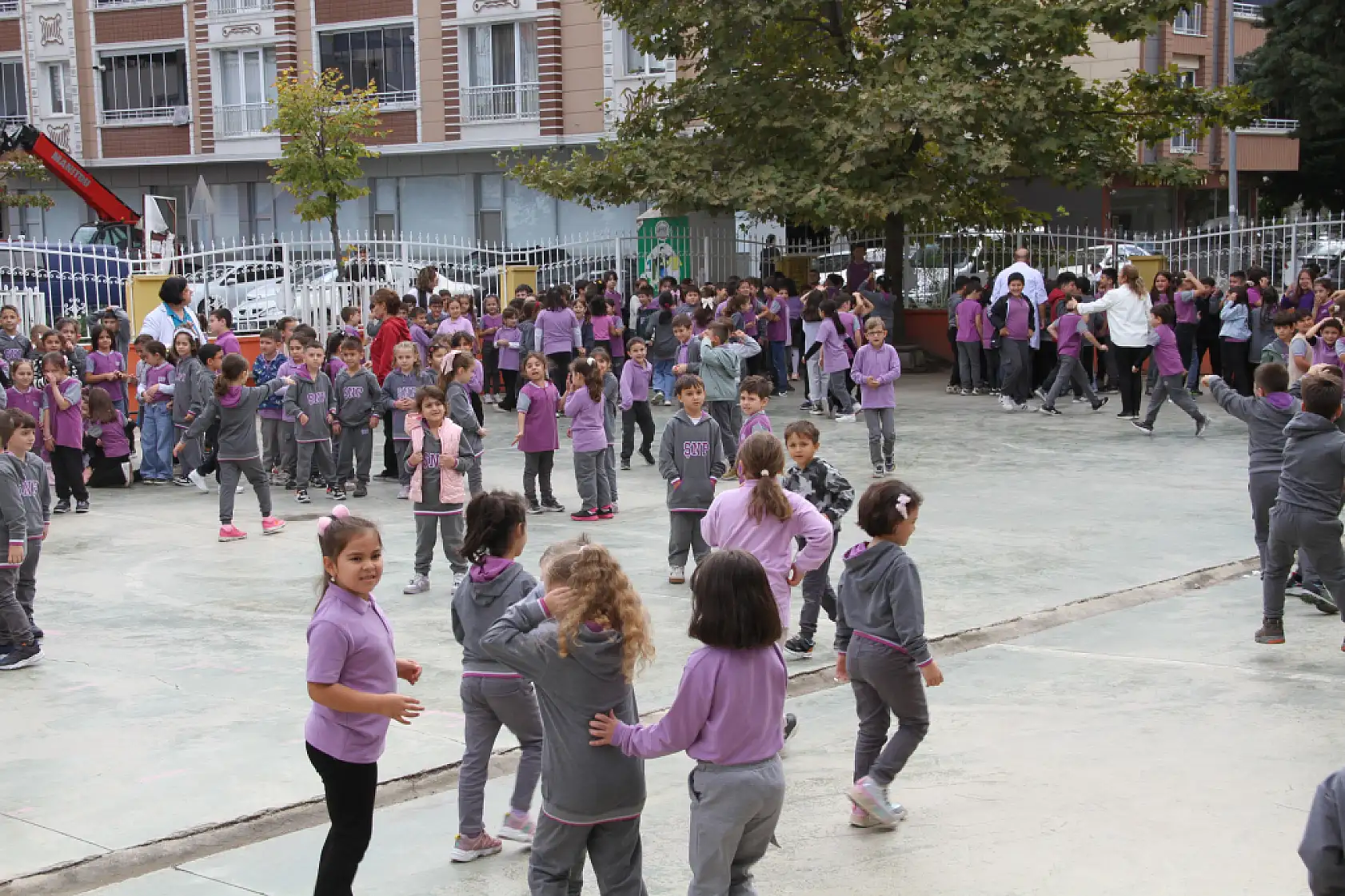 Öğrencilere eş zamanlı tatbikat