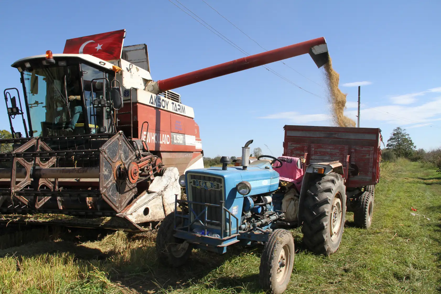 Tarlalarda biçerdöver sesleri yankılanıyor