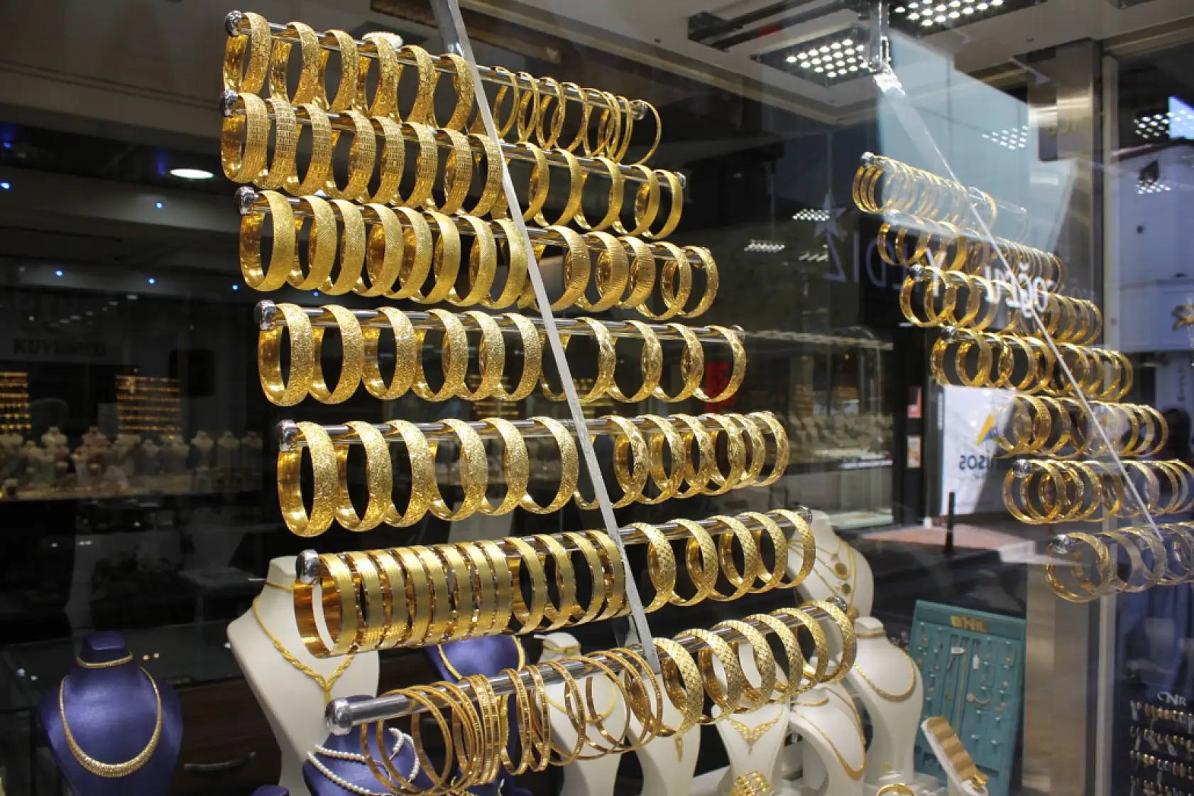 Kafalardaki sorulara kuyumcudan cevaplar : Suriye altını nedir, Samsun'da satılıyor mu?