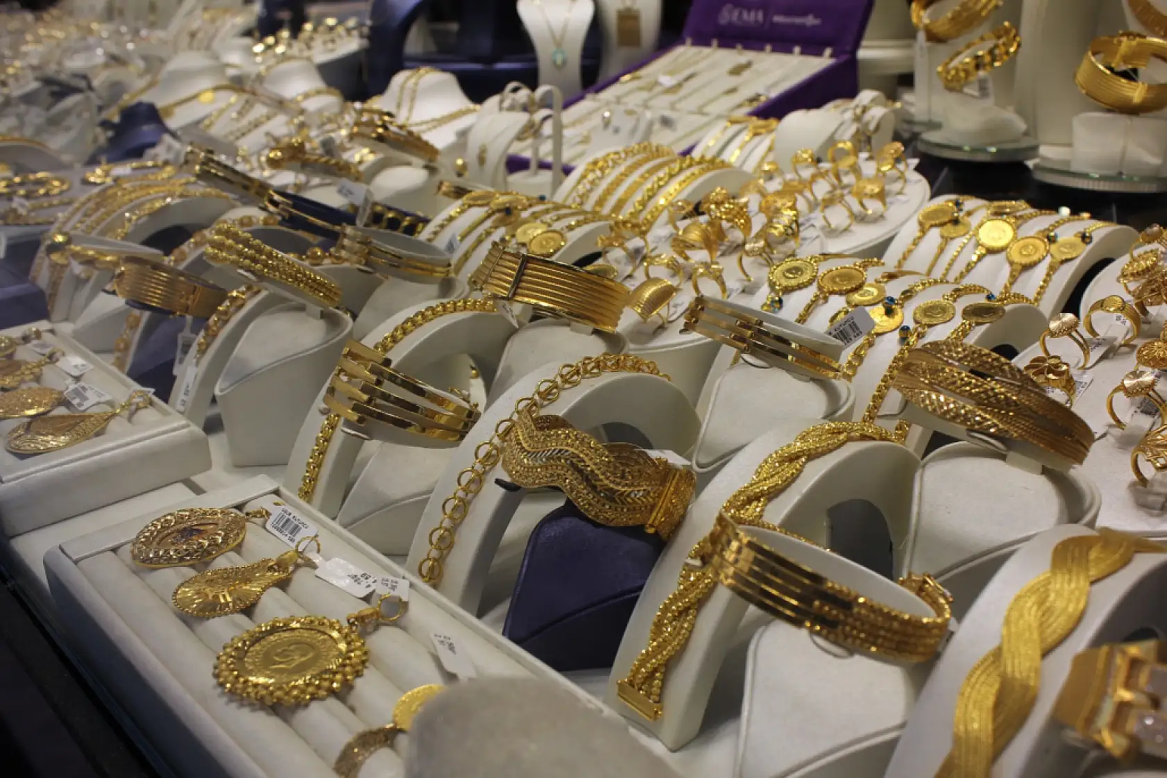 Kafalardaki sorulara kuyumcudan cevaplar : Suriye altını nedir, Samsun'da satılıyor mu?