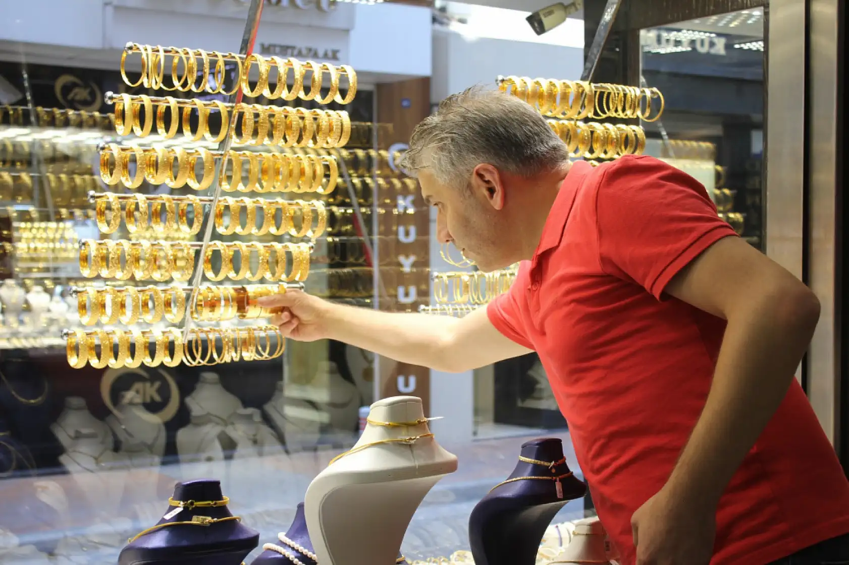 Kafalardaki sorulara kuyumcudan cevaplar : Suriye altını nedir, Samsun'da satılıyor mu?