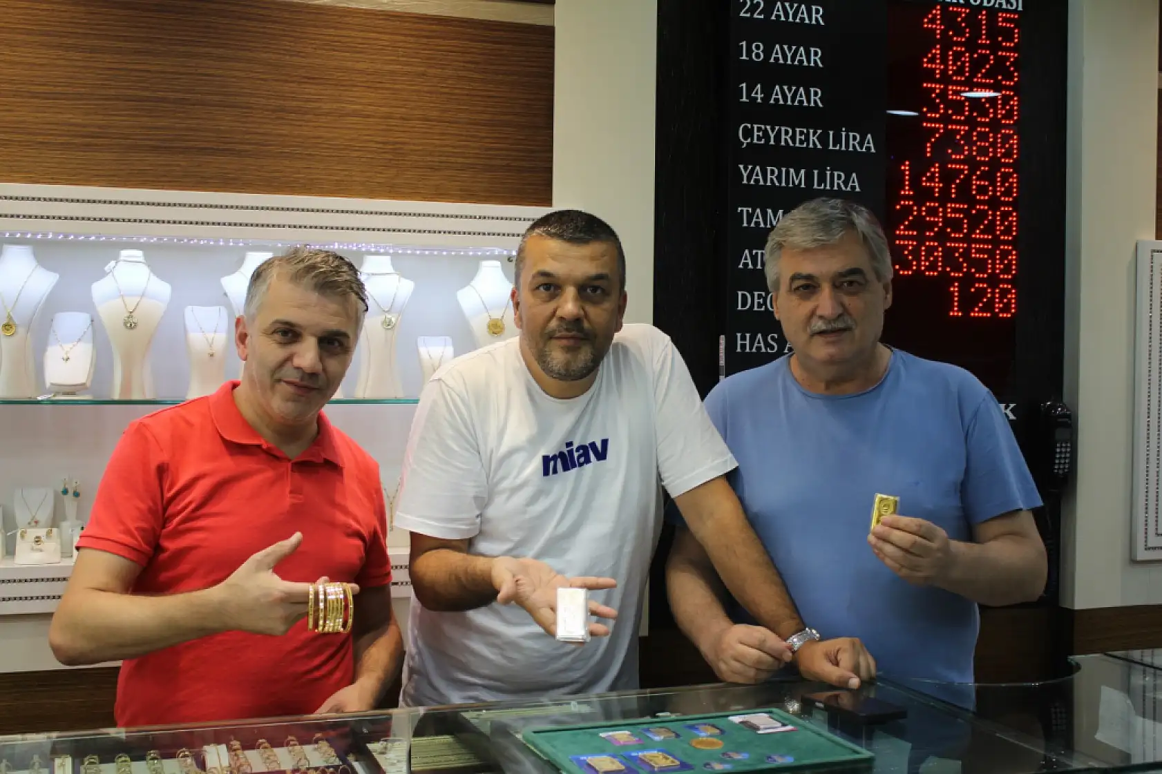 Kafalardaki sorulara kuyumcudan cevaplar : Suriye altını nedir, Samsun'da satılıyor mu?