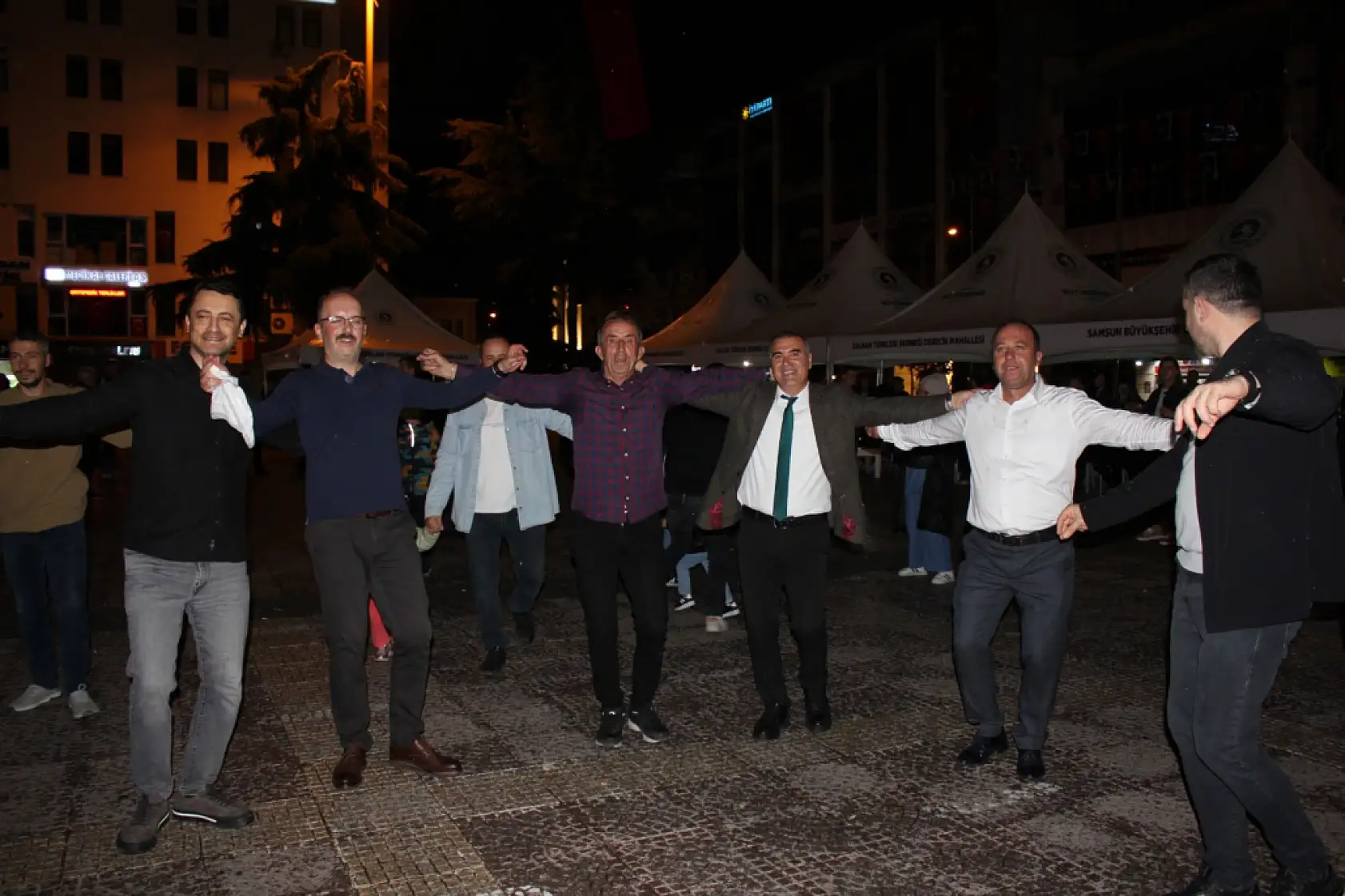 Yöresel Tatlar, Halaylar : Samsun'da Balkan Rüzgarı Esti!