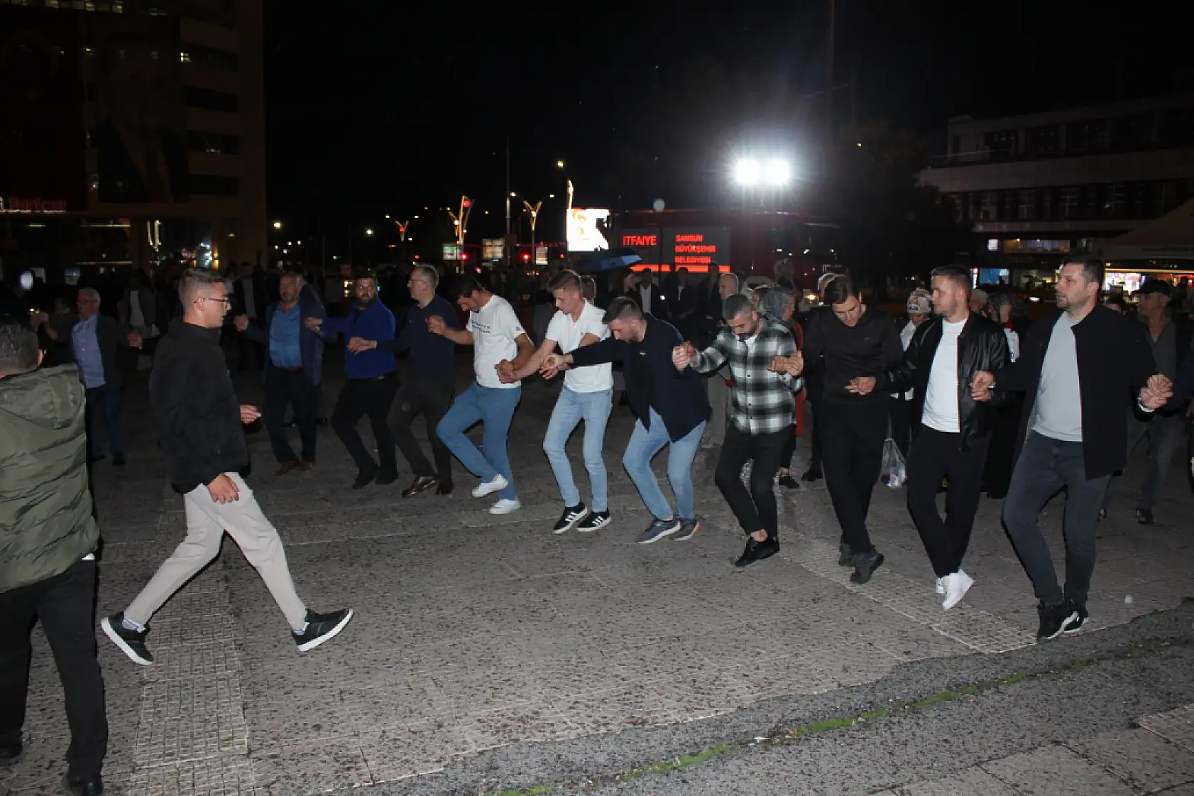 Yöresel Tatlar, Halaylar : Samsun'da Balkan Rüzgarı Esti!