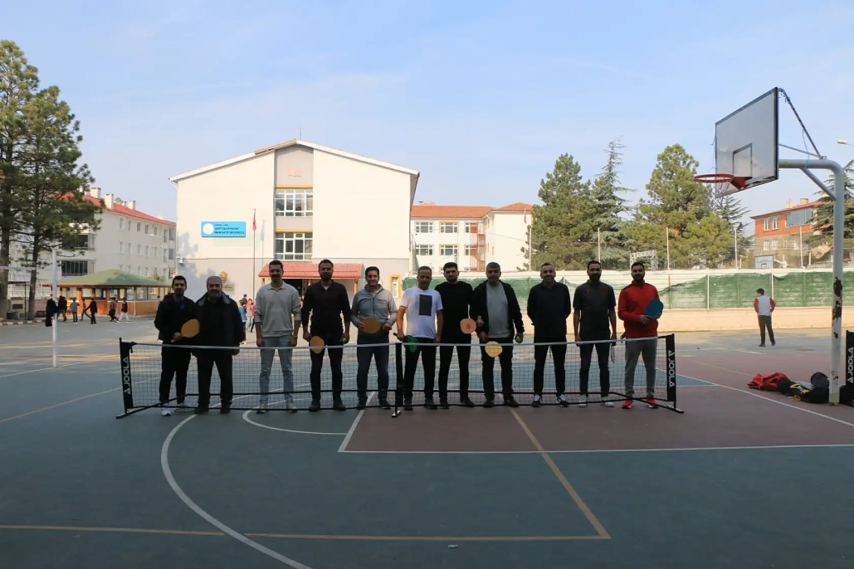 Ladik ilçesinde öğrenciler ve öğretmenler pickleball ile tanıştı