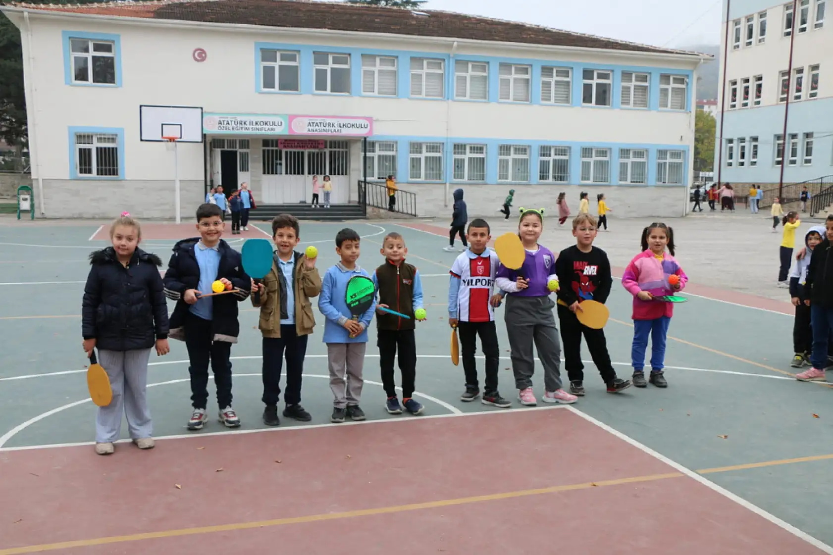 Ladik ilçesinde öğrenciler ve öğretmenler pickleball ile tanıştı