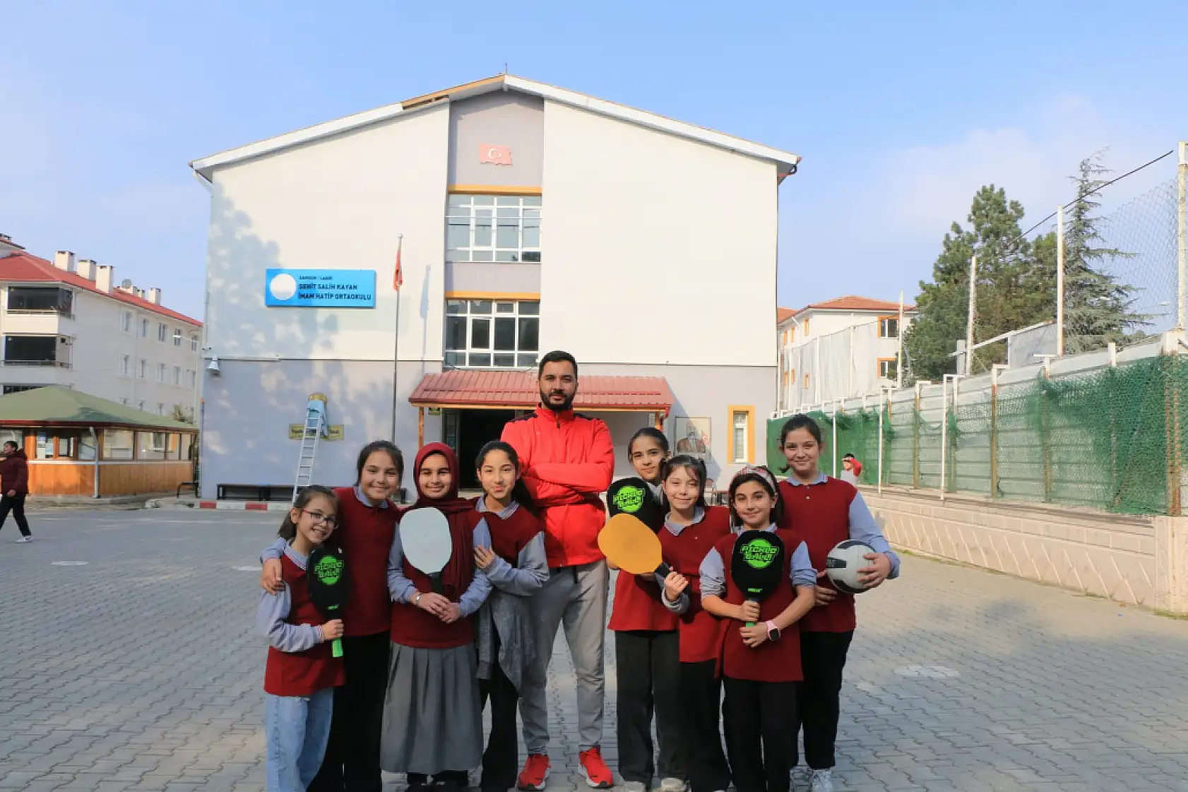 Ladik ilçesinde öğrenciler ve öğretmenler pickleball ile tanıştı