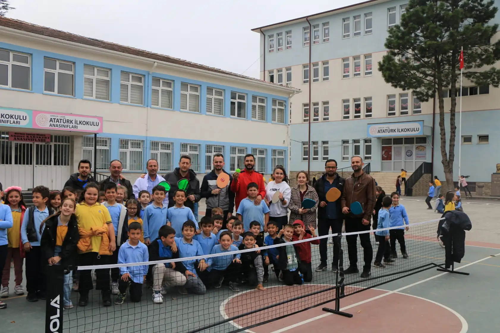 Ladik ilçesinde öğrenciler ve öğretmenler pickleball ile tanıştı