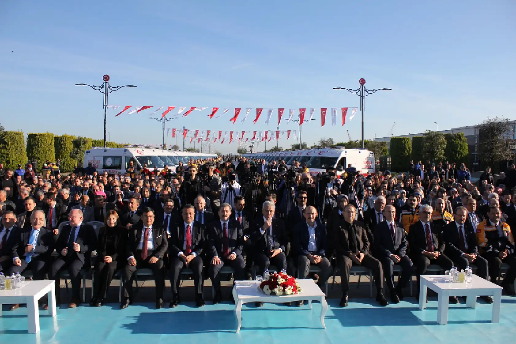 Türkiye'de Bir İlk: 100 Ambulans Aynı Anda Hizmete Girdi