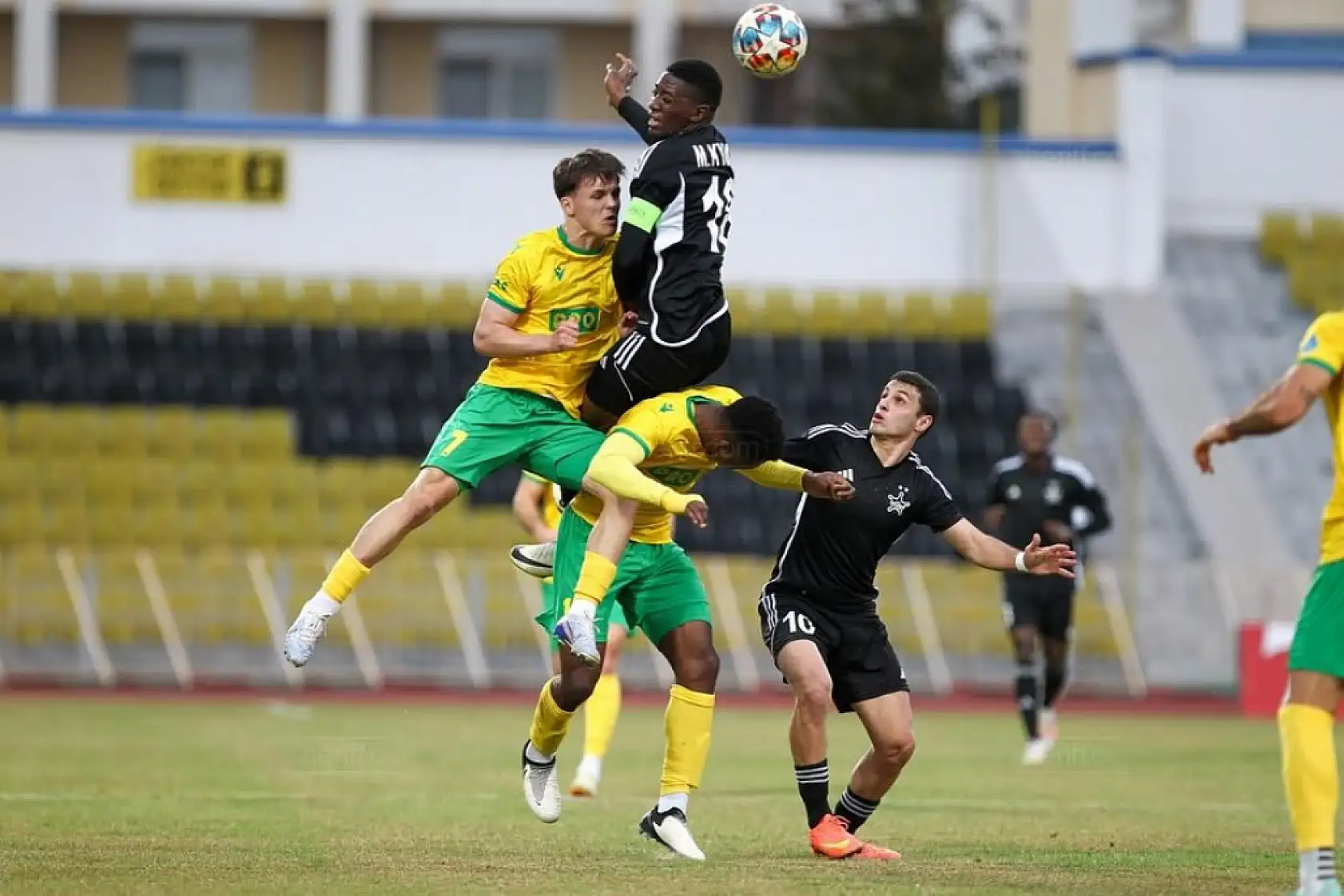 Avrupa Tecrübeli Ön Libero Süper Lig Yolunda! İmza Kapıda