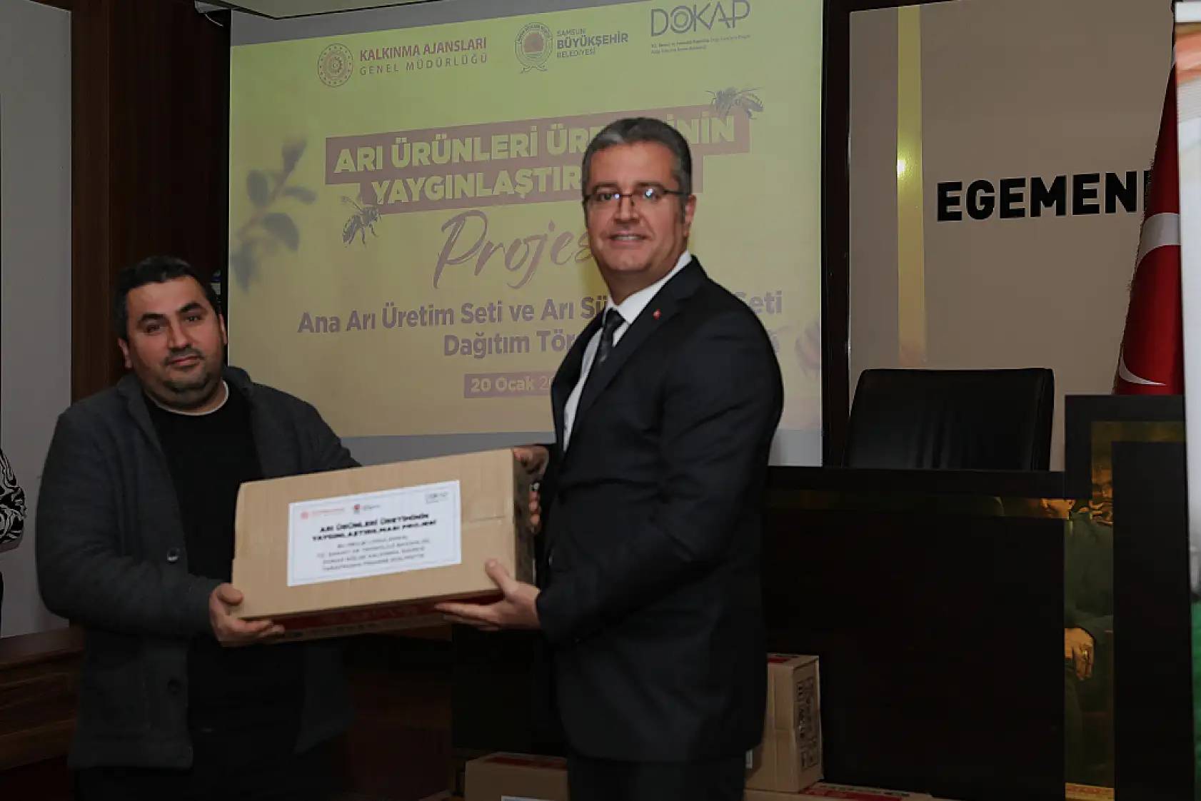 Büyükşehir'den Arı Yetiştiricilerine Üretim Seti Desteği