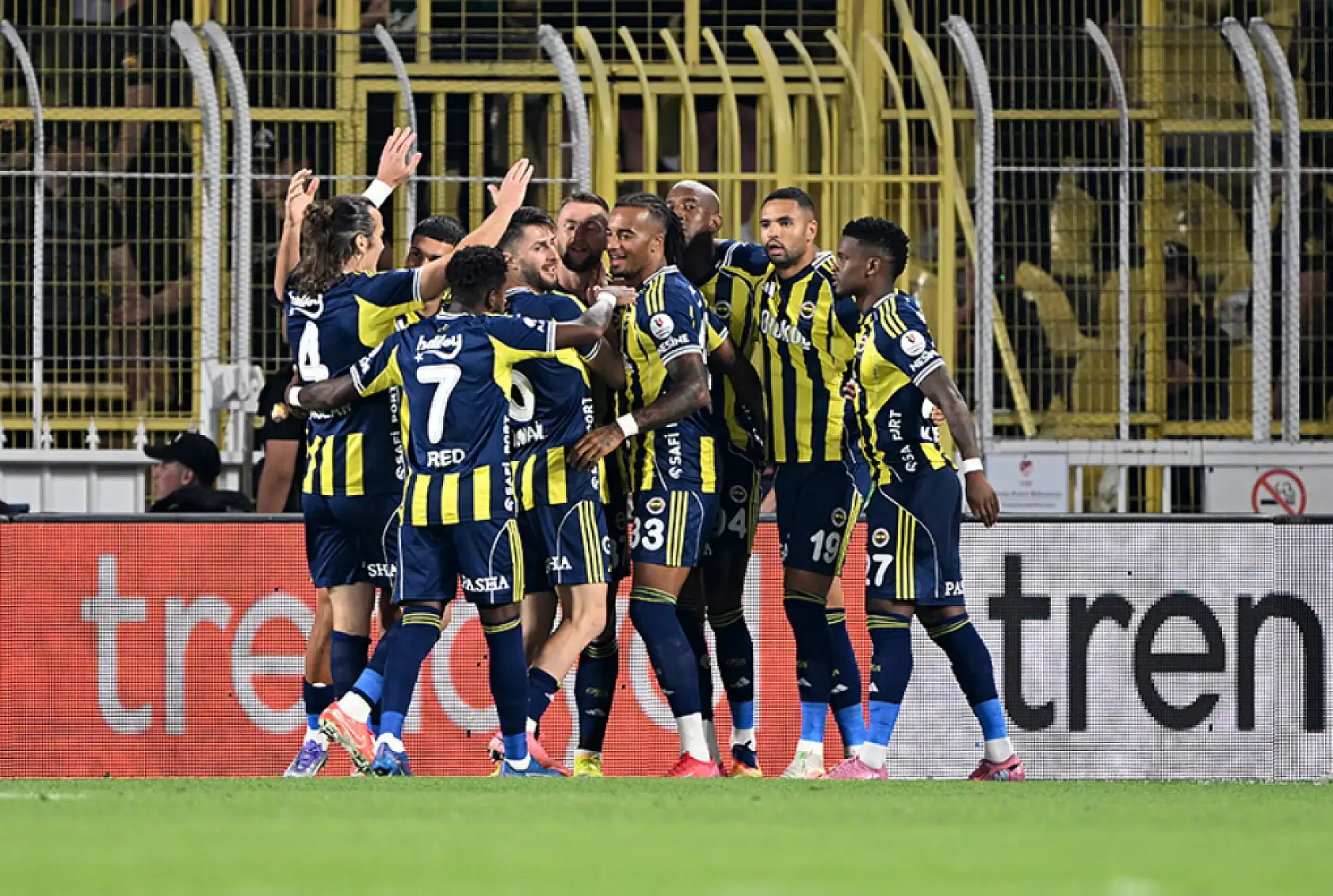 Fenerbahçe Kocaelispor'u 3-1'le Geçti: İlk 3 Puan 3 Golle Geldi