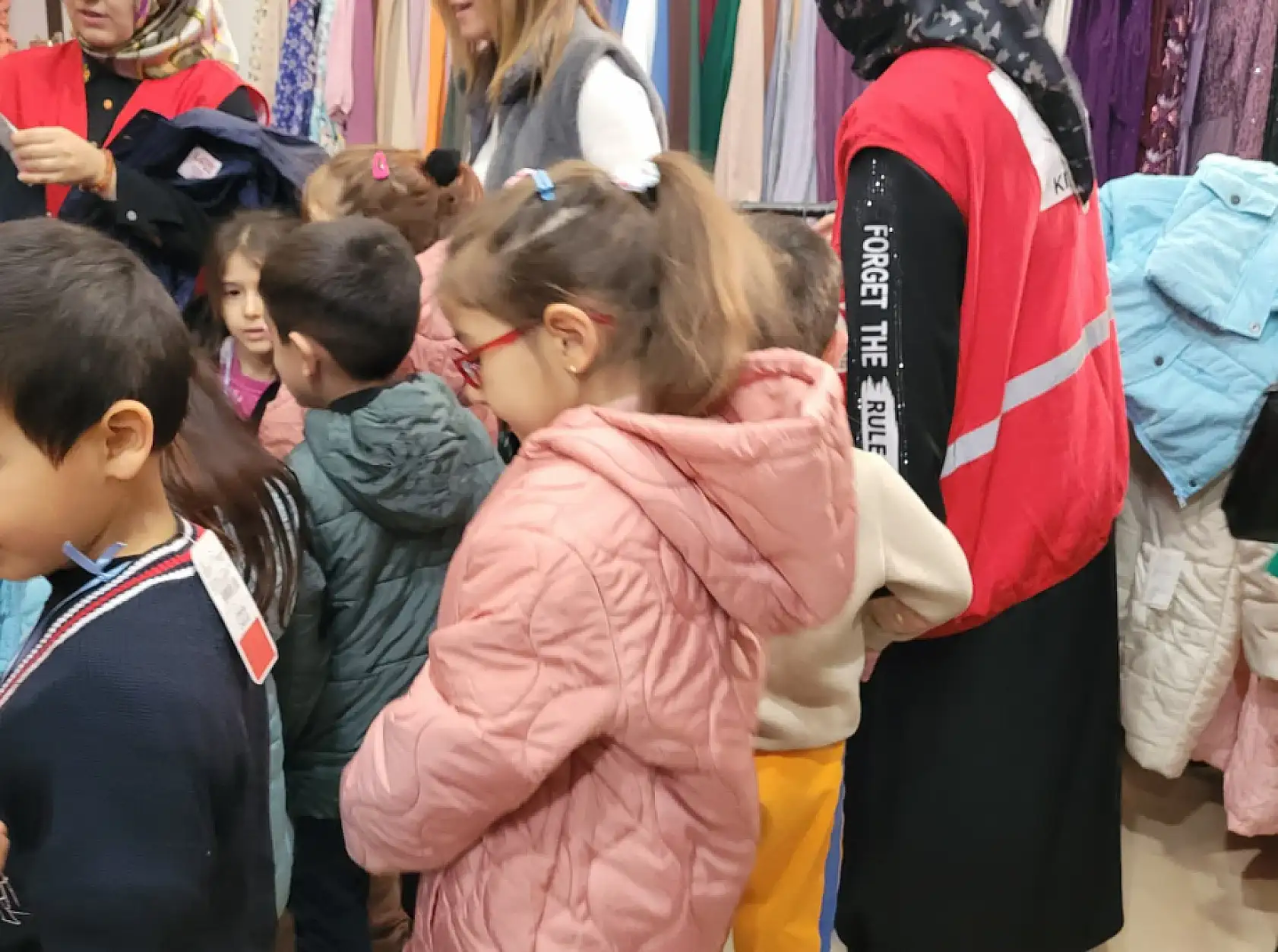 Kızılaydan çocuklara kışlık destek