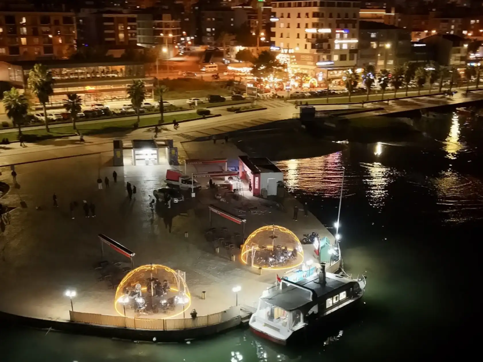 Atakum'da Soğuğa Karşı Balık Ekmek Keyfi: Sobalı Şeffaf Dome'ler Hizmete Girdi