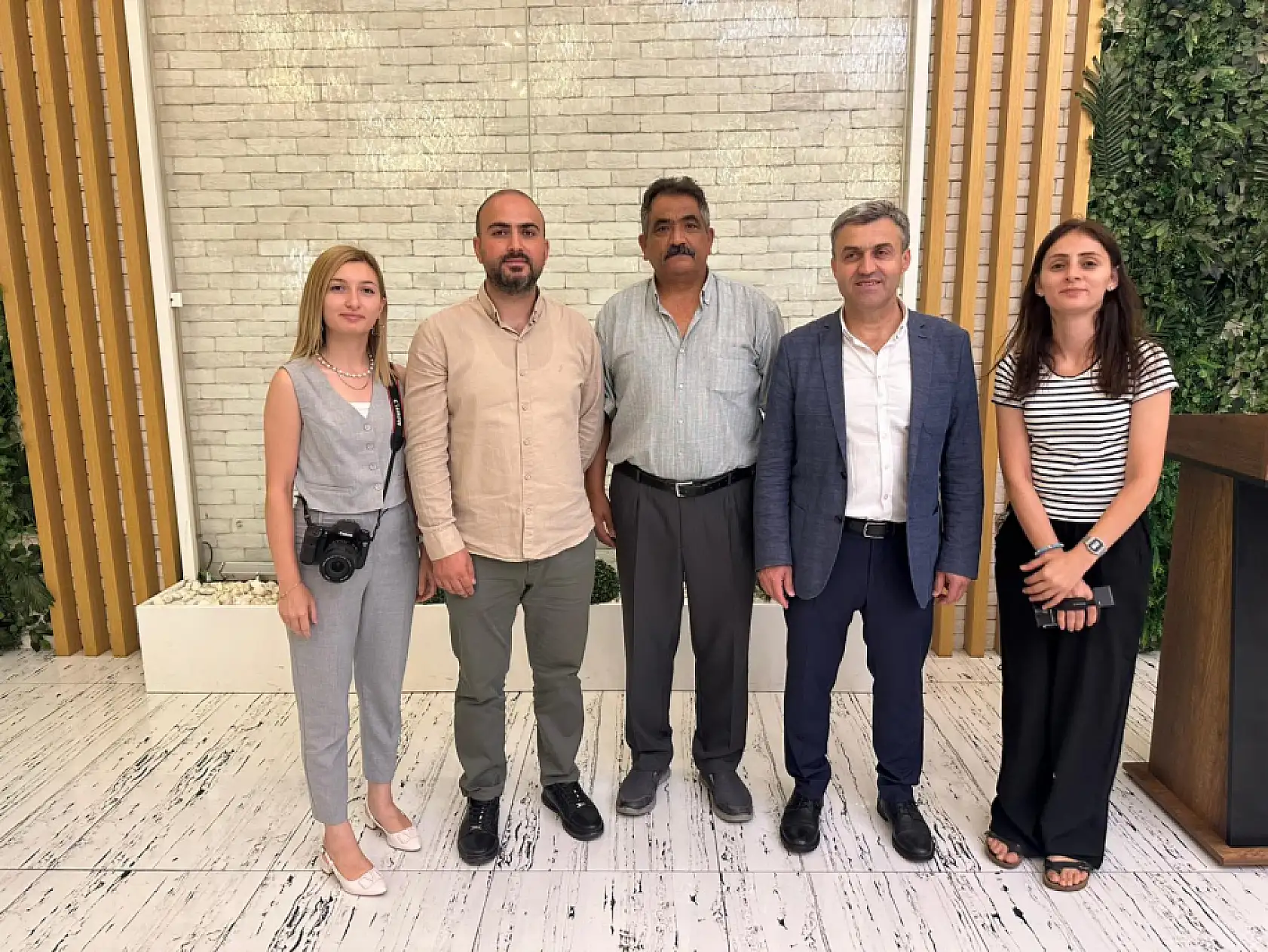 Müdür Barik ve Komiser Aydın'a veda yemeği