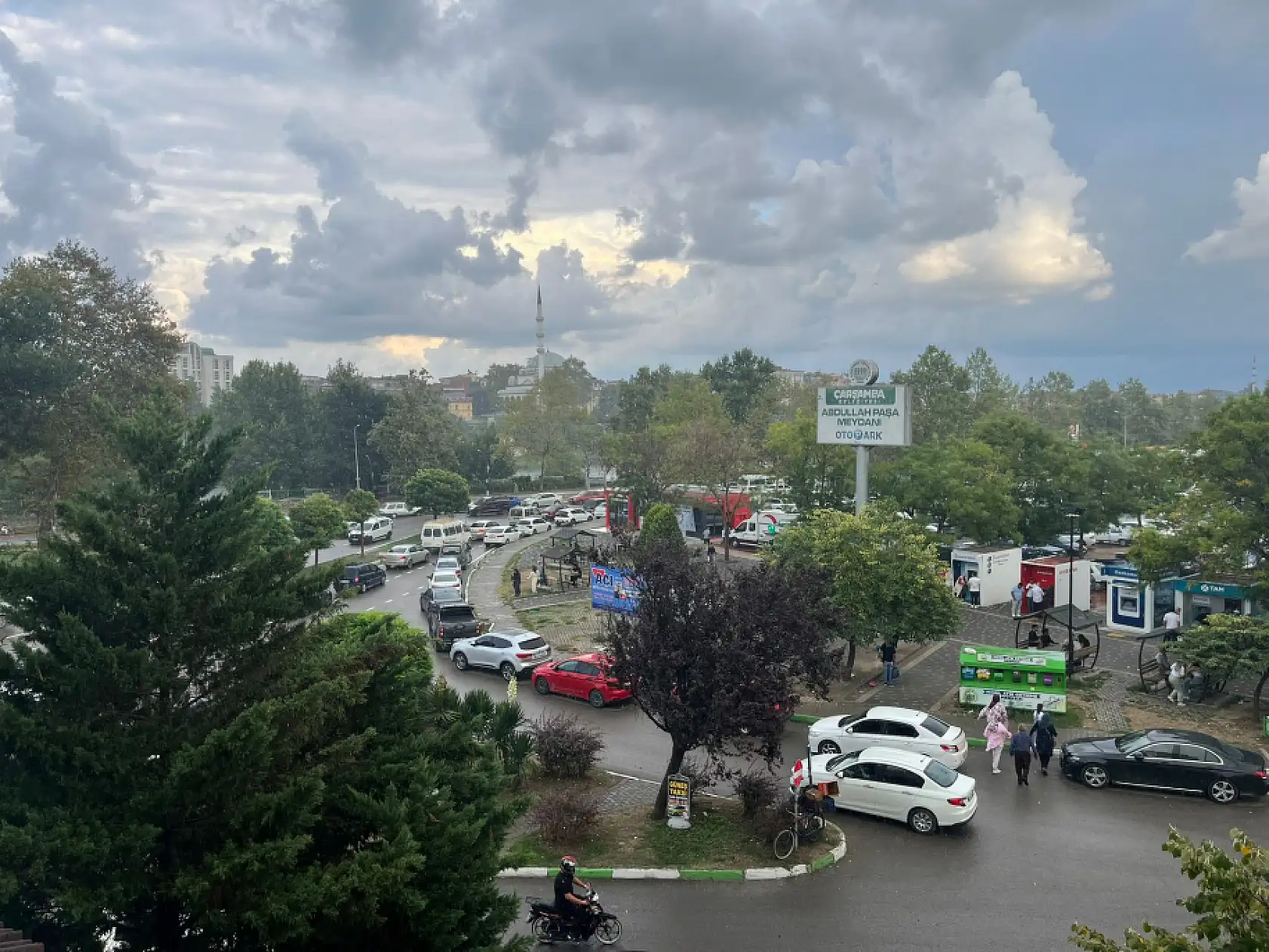 Çarşamba'da yağmur, ansızın yakaladı!