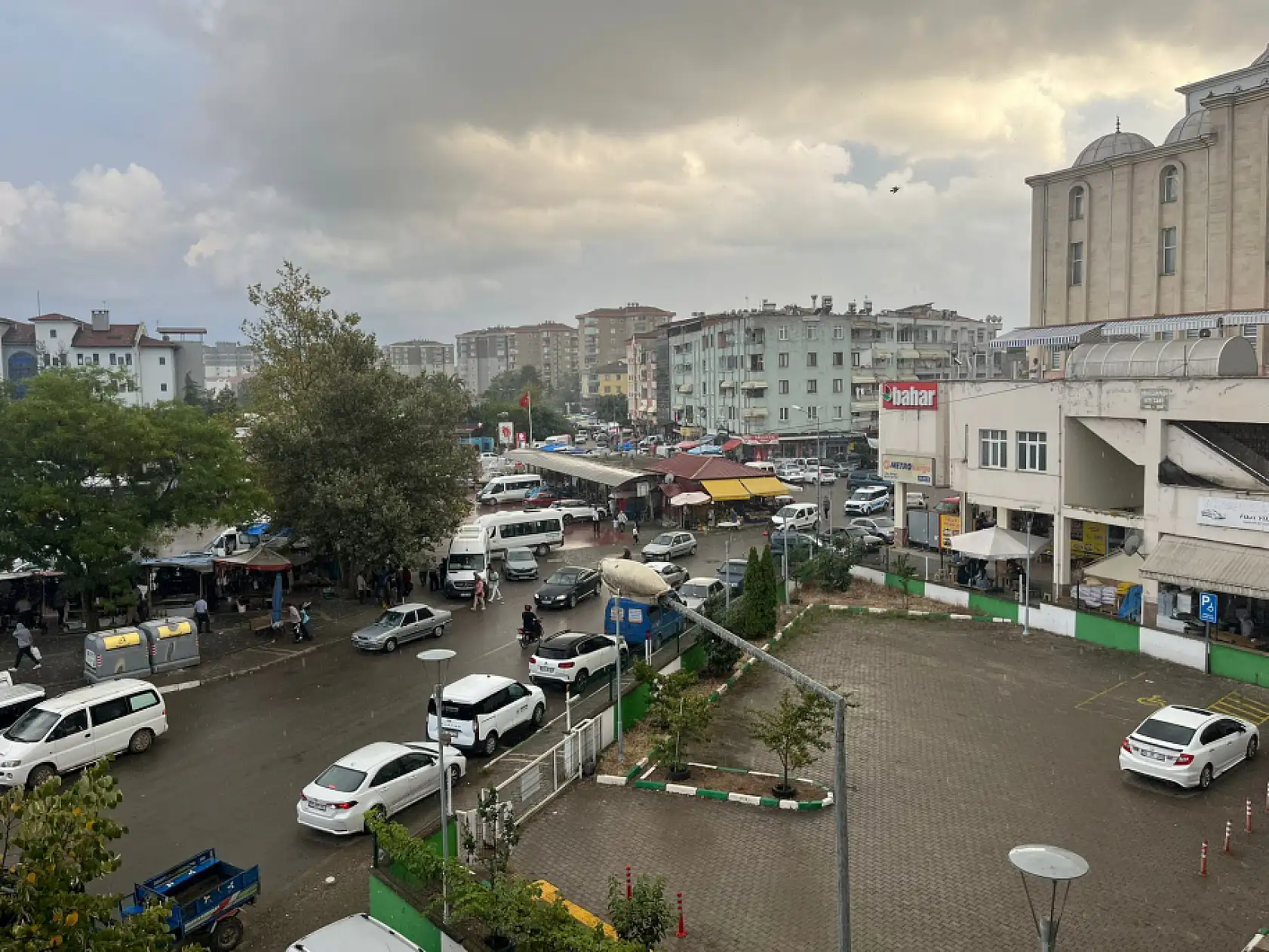 Çarşamba'da yağmur, ansızın yakaladı!