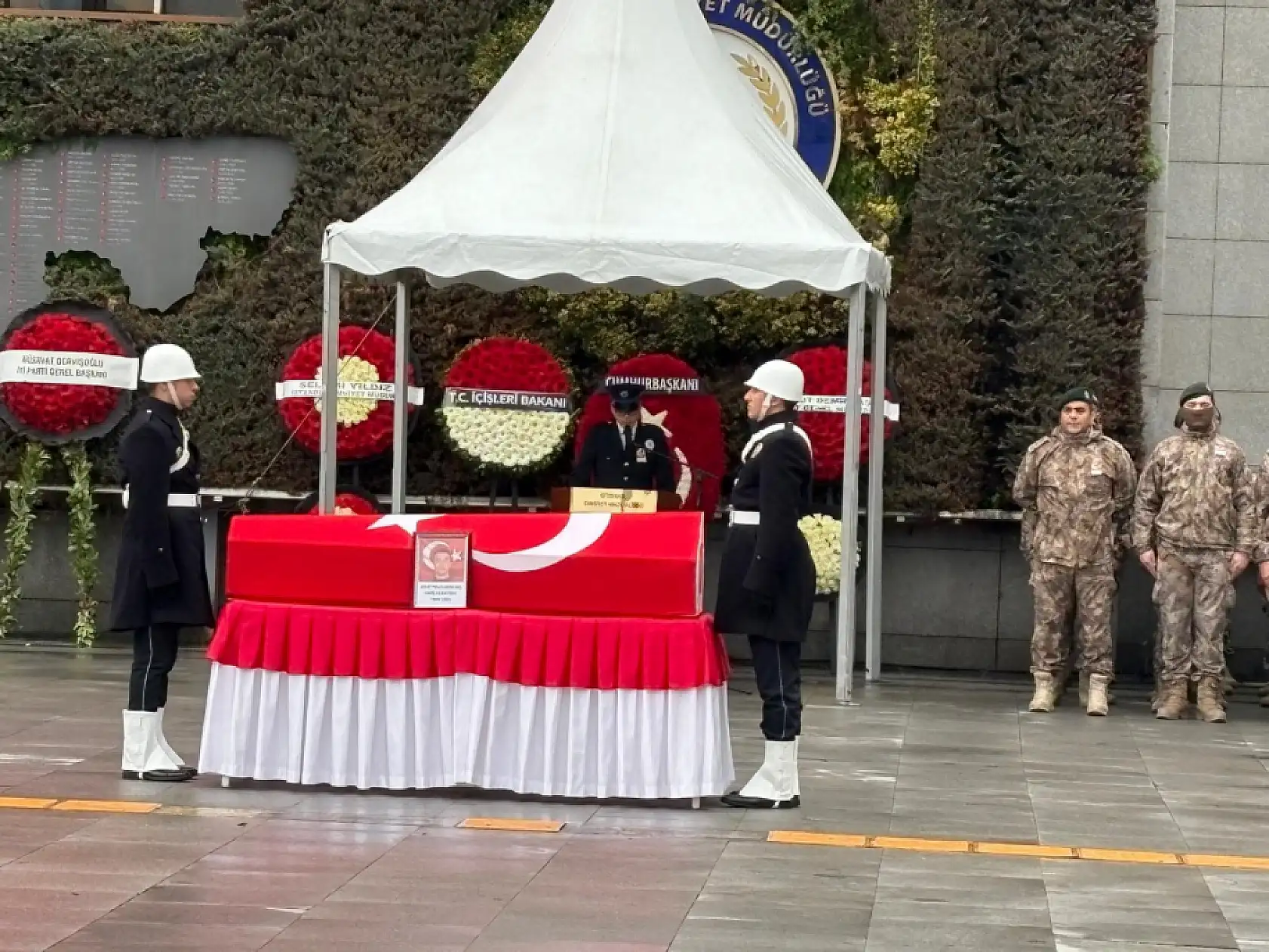 Şehit polis memuru Emre Albayrak için İstanbul'da tören düzenlendi