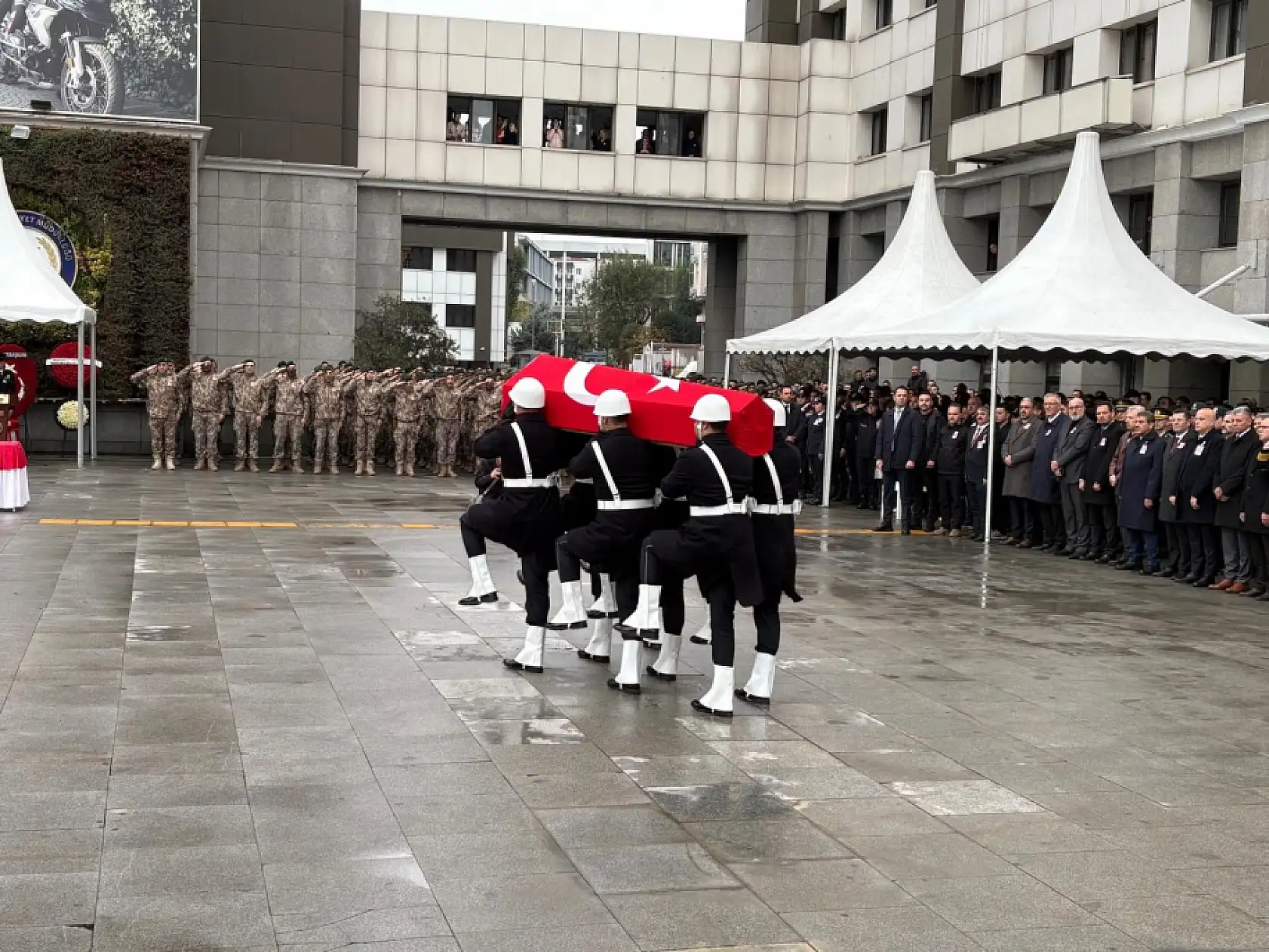 Şehit polis memuru Emre Albayrak için İstanbul'da tören düzenlendi