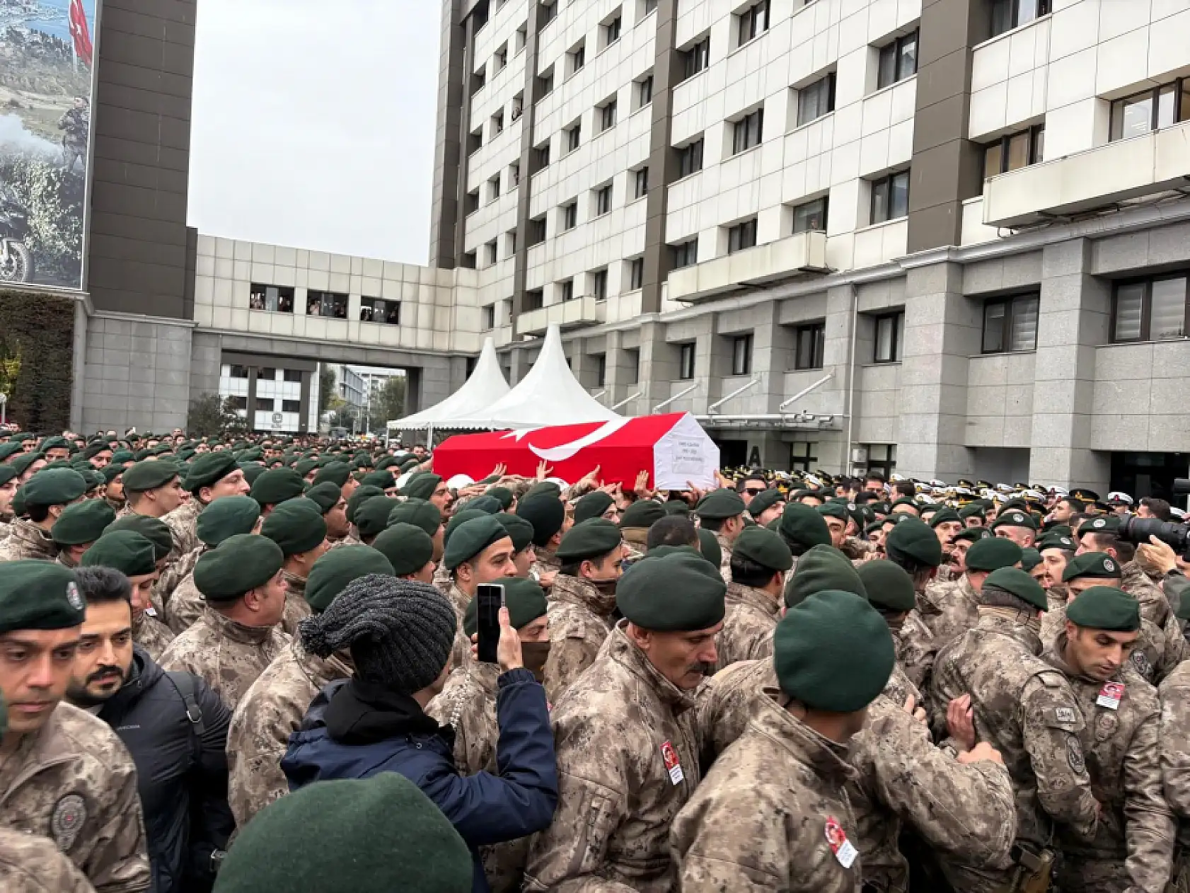 Şehit polis memuru Emre Albayrak için İstanbul'da tören düzenlendi