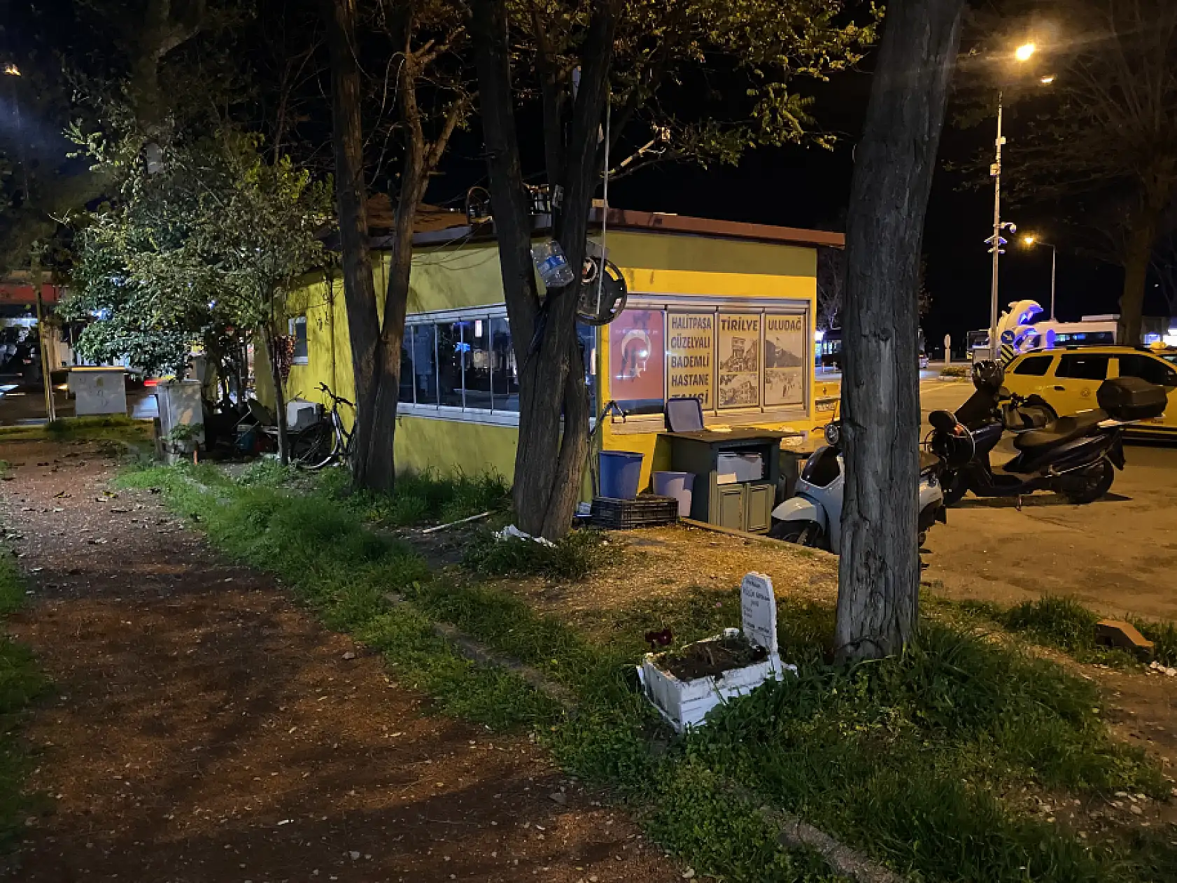 Taksicilerden Vefa: Ölen Muhabbet Kuşu İçin Mini Mezar