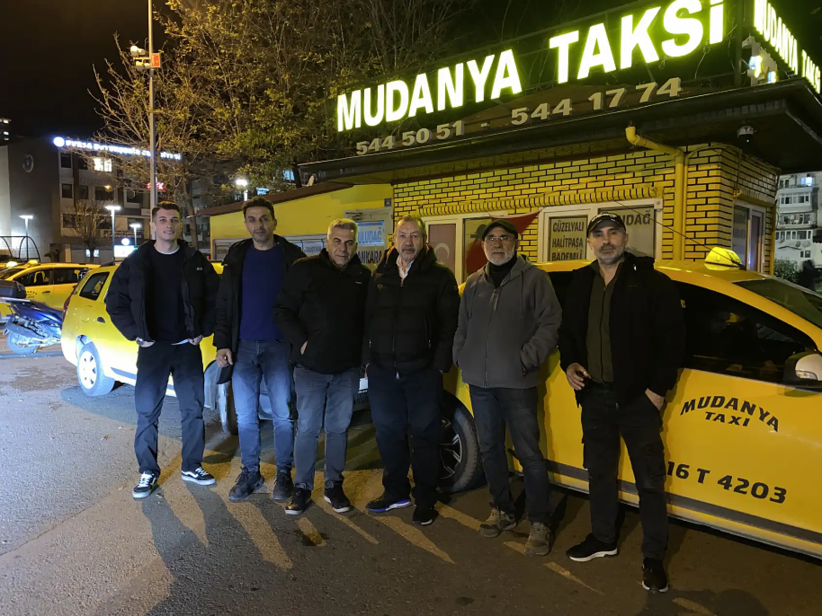 Taksicilerden Vefa: Ölen Muhabbet Kuşu İçin Mini Mezar