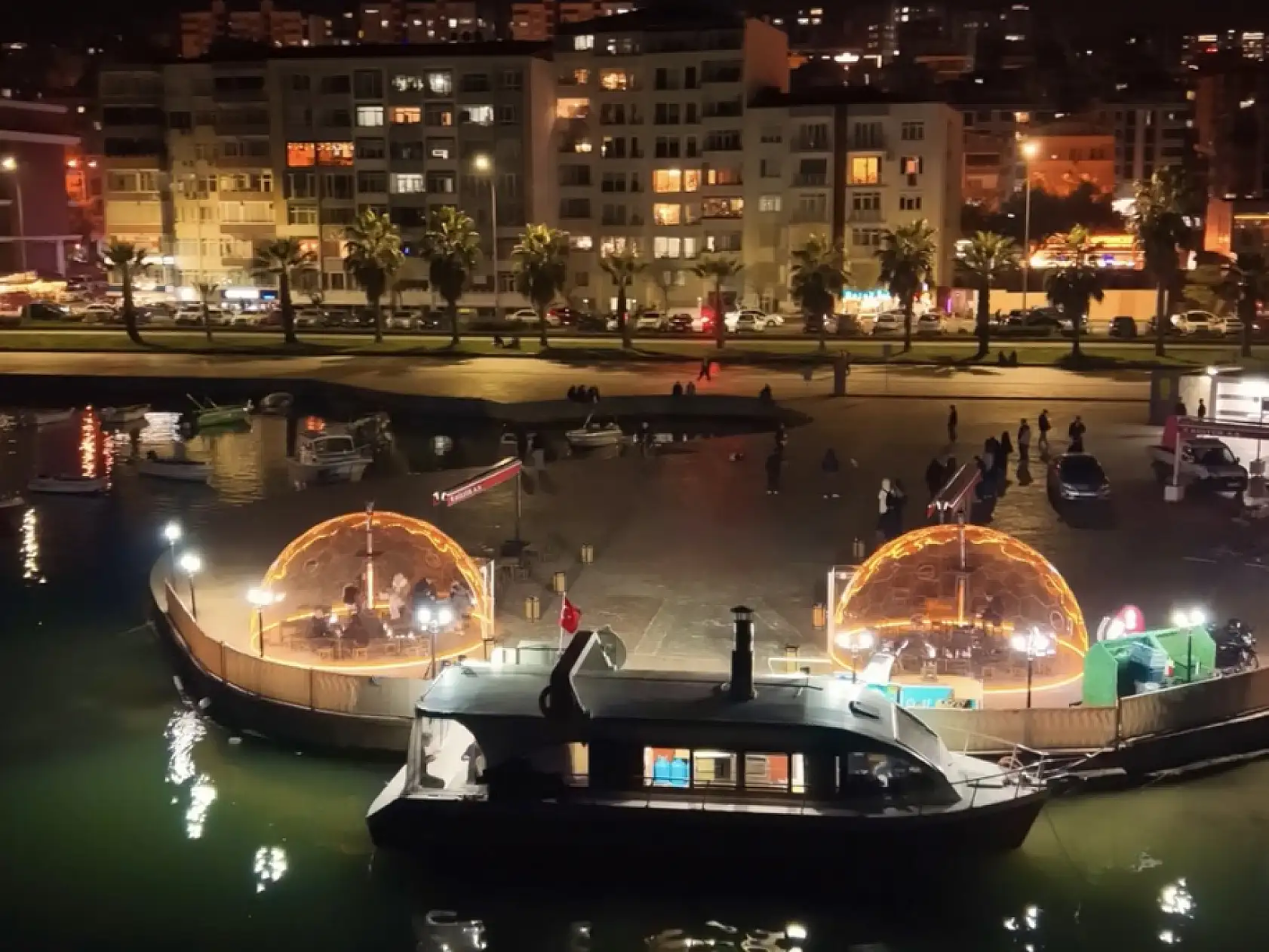 Atakum'da Soğuğa Karşı Balık Ekmek Keyfi: Sobalı Şeffaf Dome'ler Hizmete Girdi