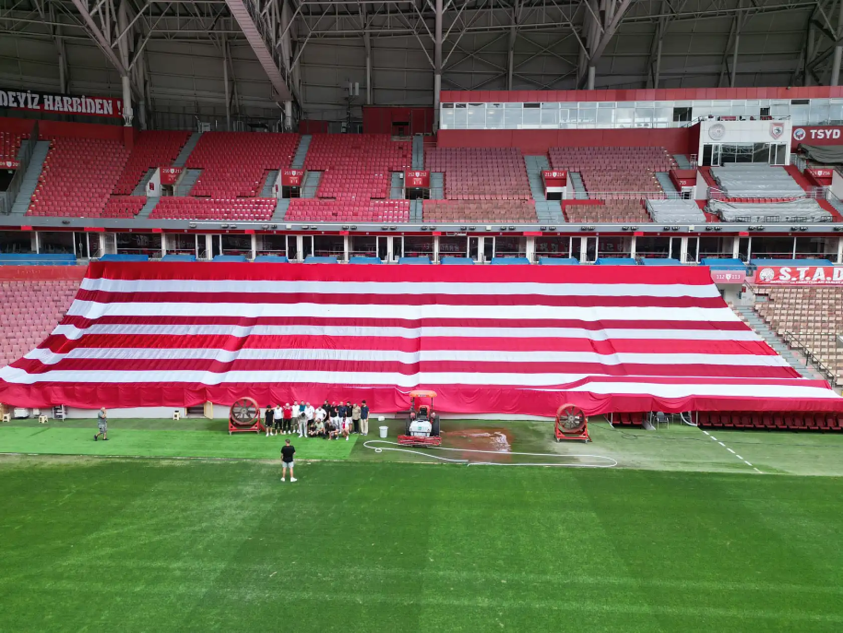 650 metre kumaşla hazırlanan Samsunspor bayrağı tribünleri süsleyecek