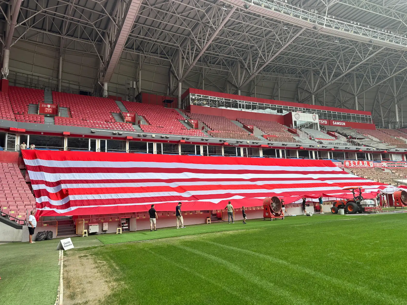 650 metre kumaşla hazırlanan Samsunspor bayrağı tribünleri süsleyecek