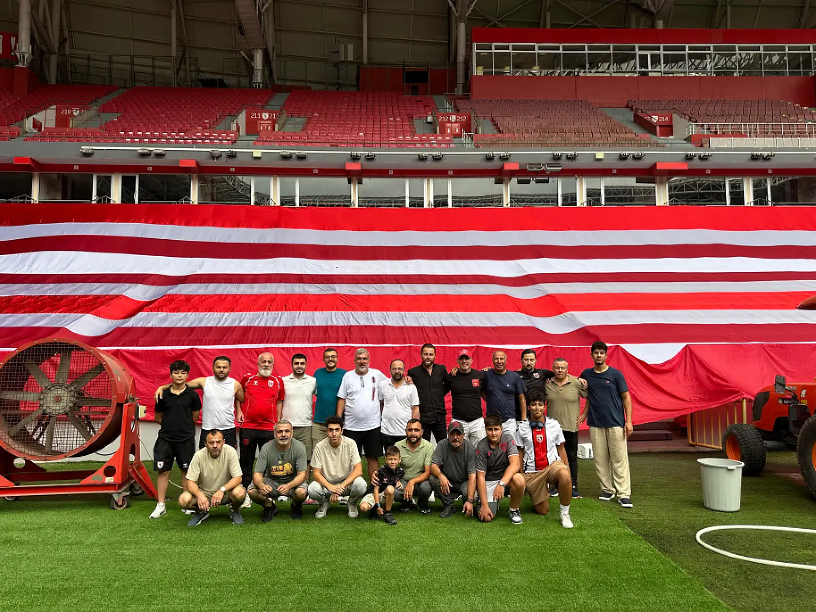 650 metre kumaşla hazırlanan Samsunspor bayrağı tribünleri süsleyecek