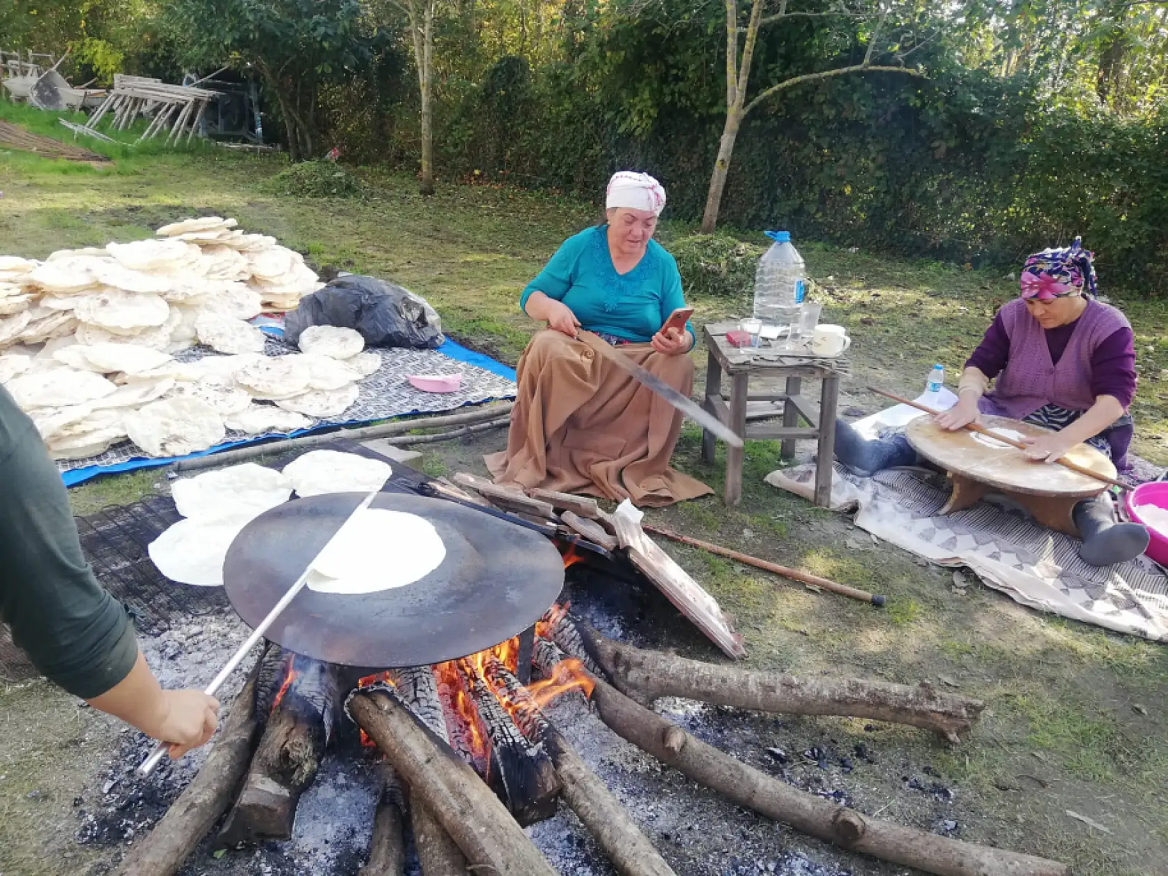 Samsun'da mahalle kadınları imeceyle kışlık yufka hazırlıklarına başladı
