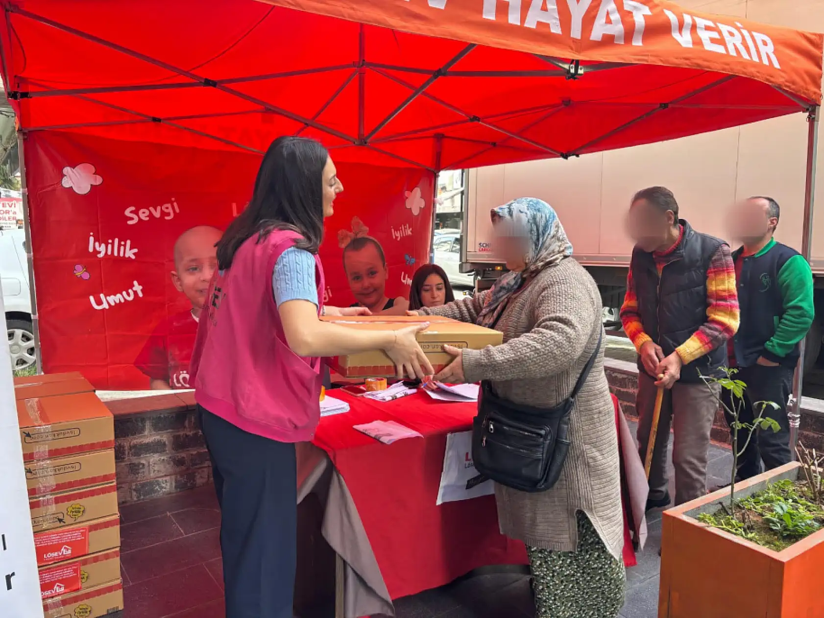 LÖSEV'in 'Mutlu Et' Paketleri Samsun'da ihtiyaç sahiplerine ulaştırıldı