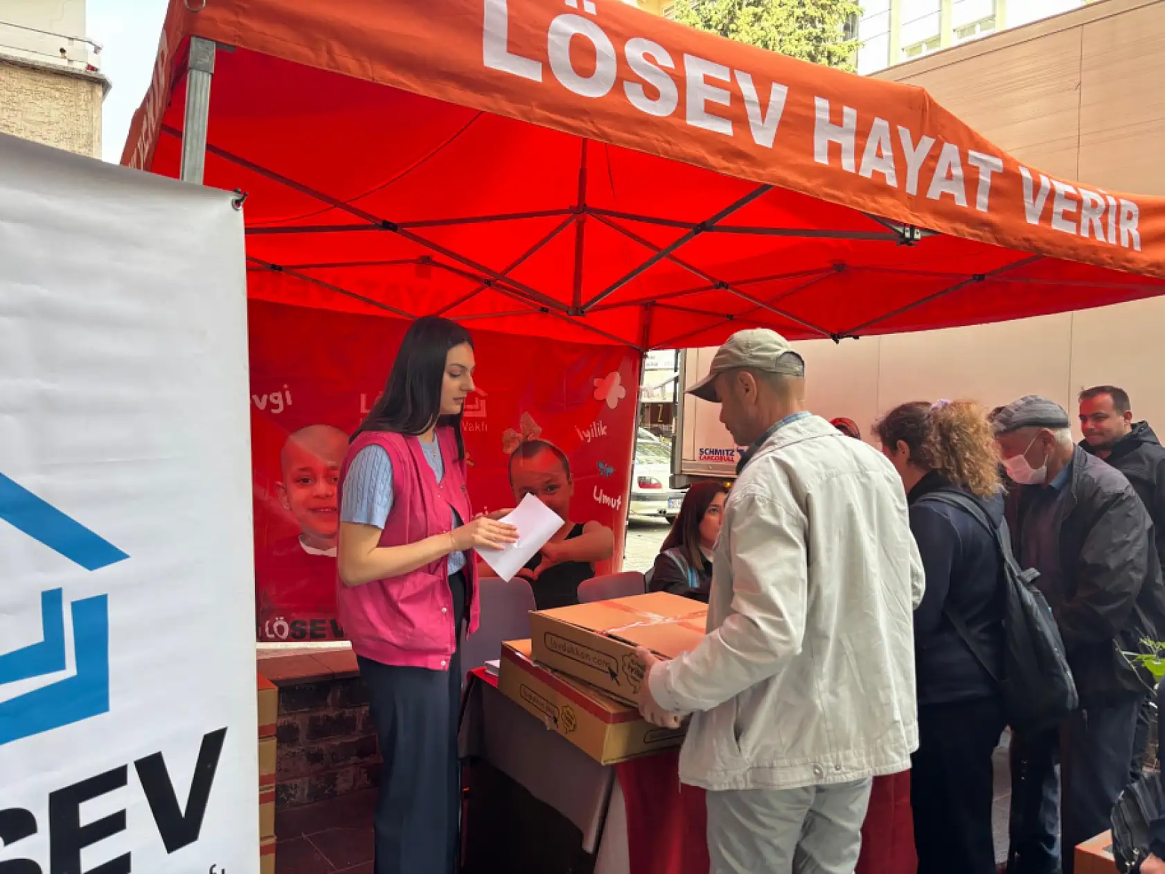 LÖSEV'in 'Mutlu Et' Paketleri Samsun'da ihtiyaç sahiplerine ulaştırıldı