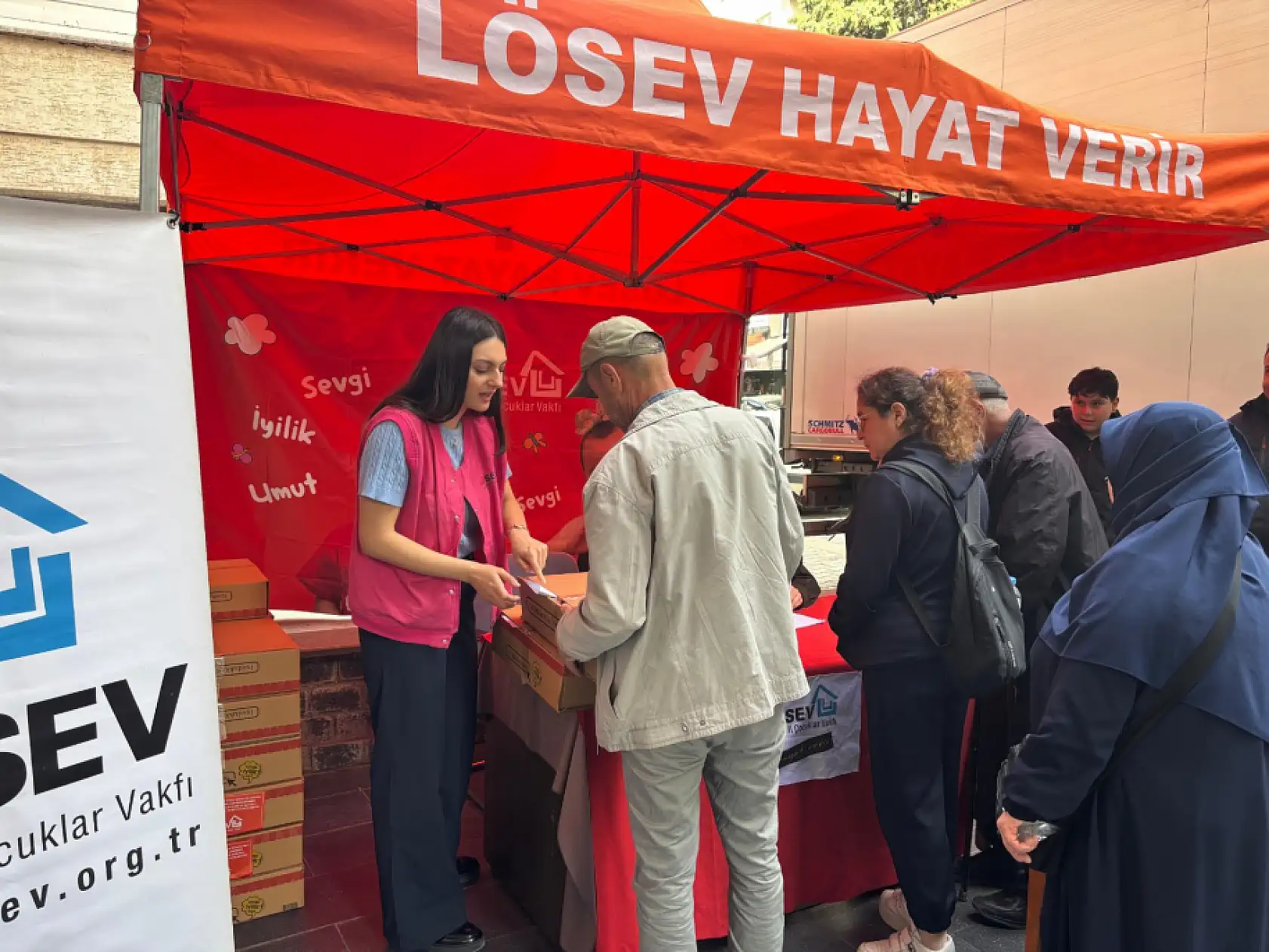 LÖSEV'in 'Mutlu Et' Paketleri Samsun'da ihtiyaç sahiplerine ulaştırıldı