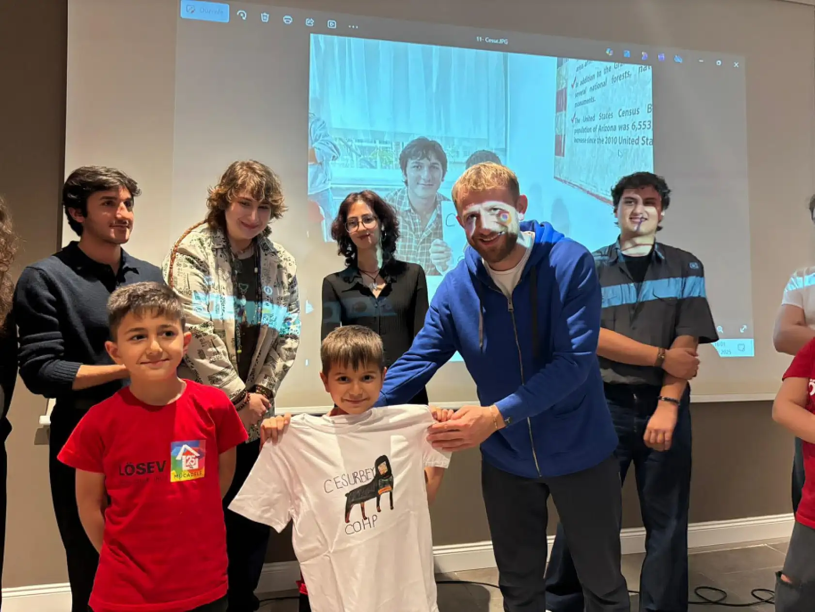 Çocukların çizimleri tişörtlere taşındı