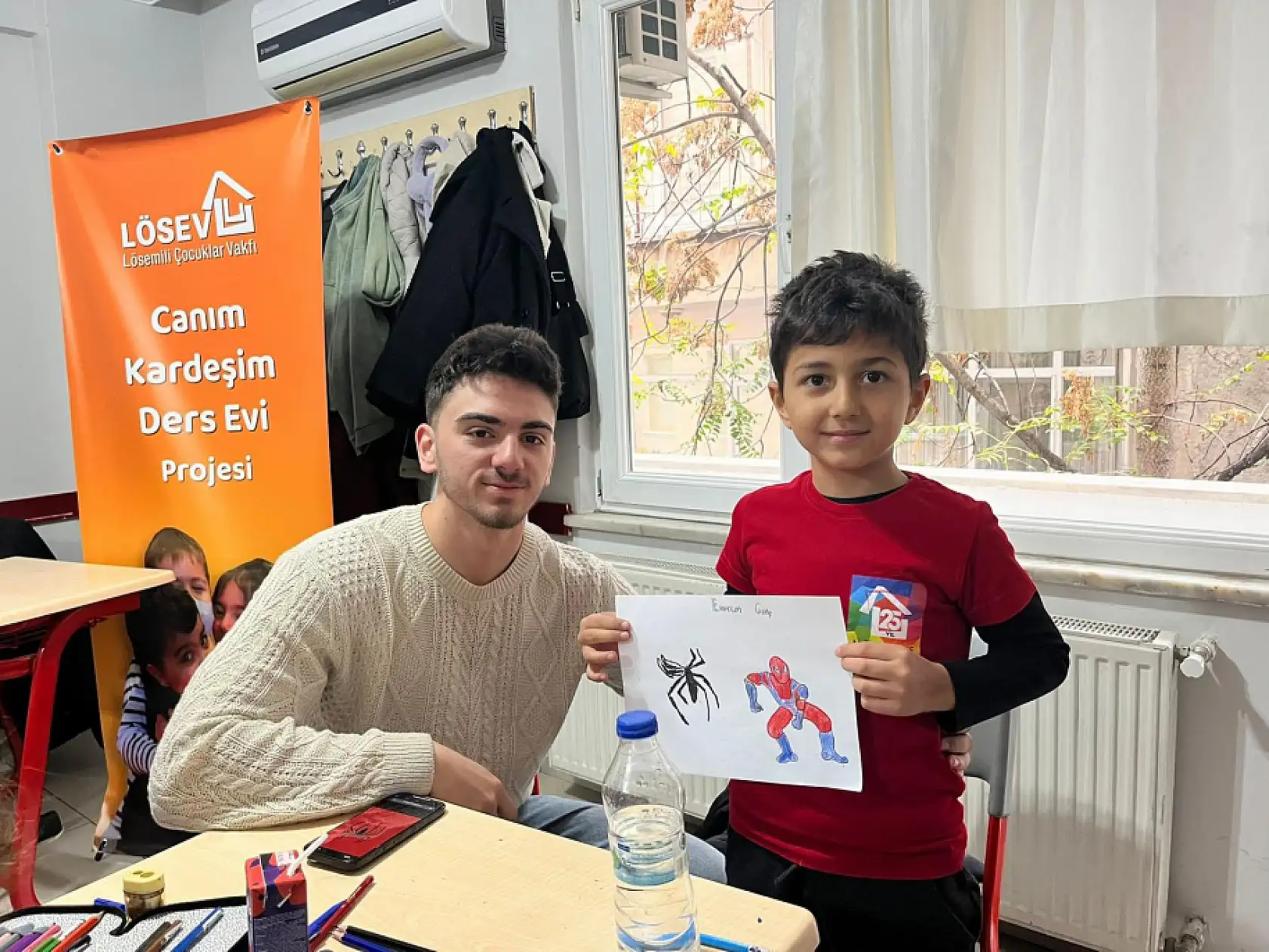 Çocukların çizimleri tişörtlere taşındı