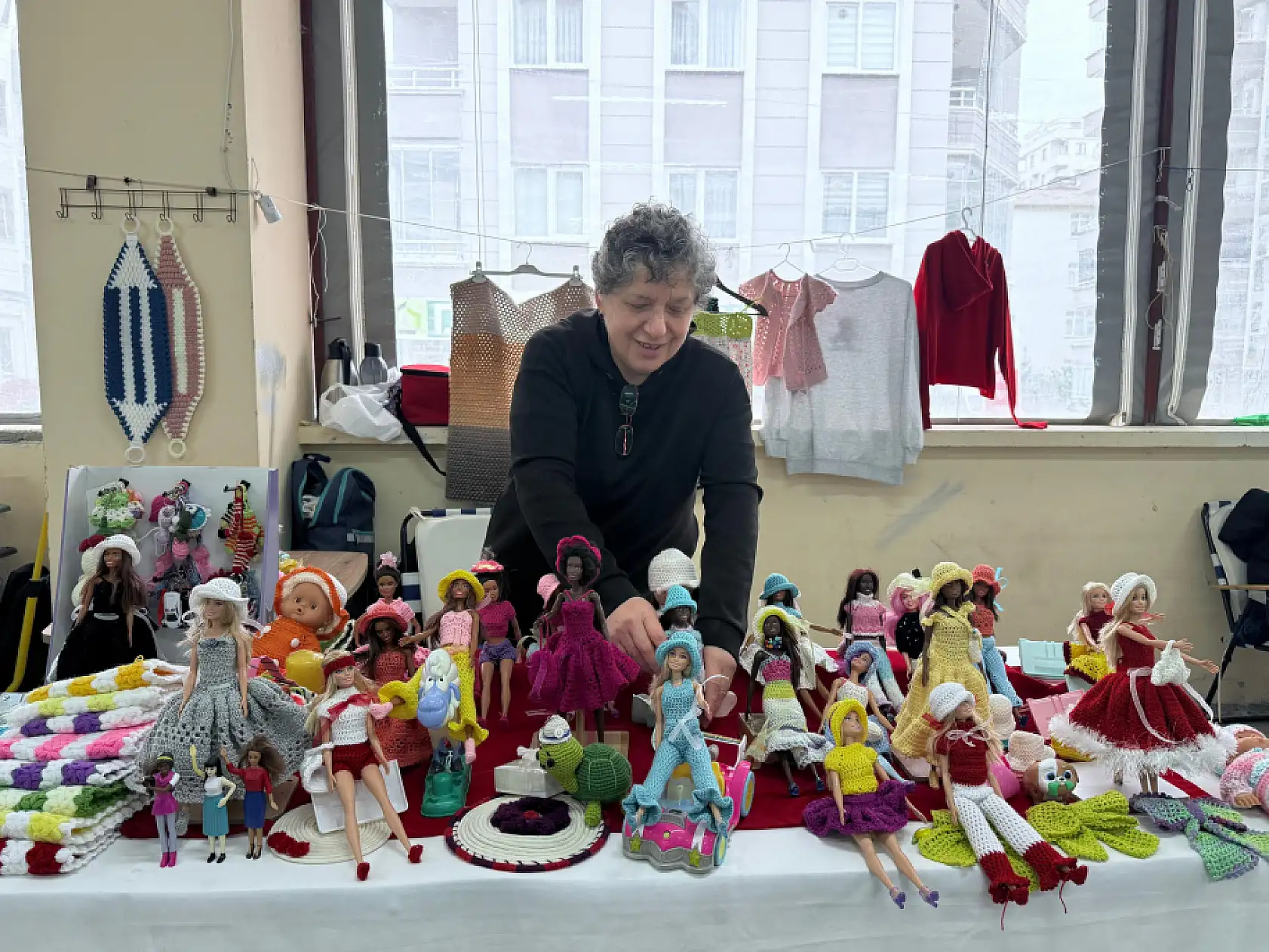 Sanatçıların tarzını oyuncak bebeklere uyarlıyor