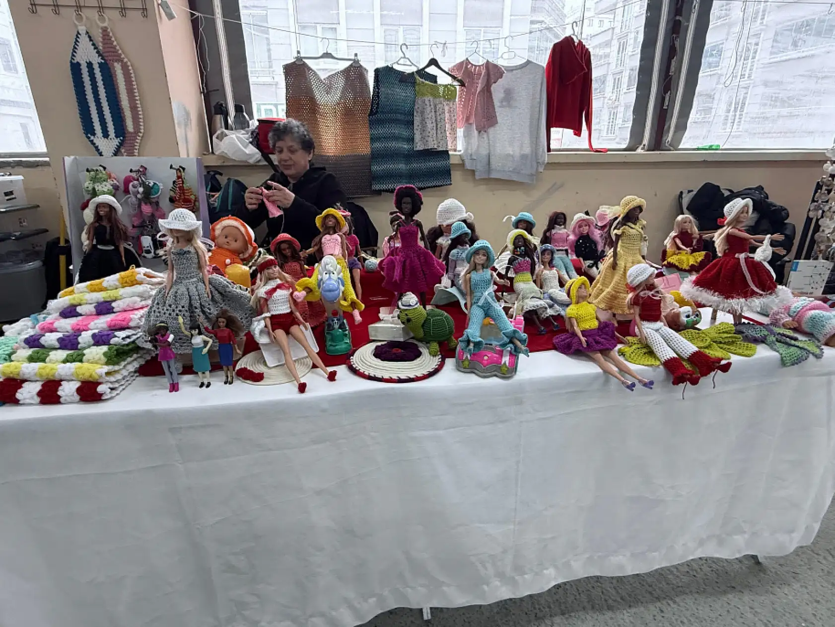 Sanatçıların tarzını oyuncak bebeklere uyarlıyor