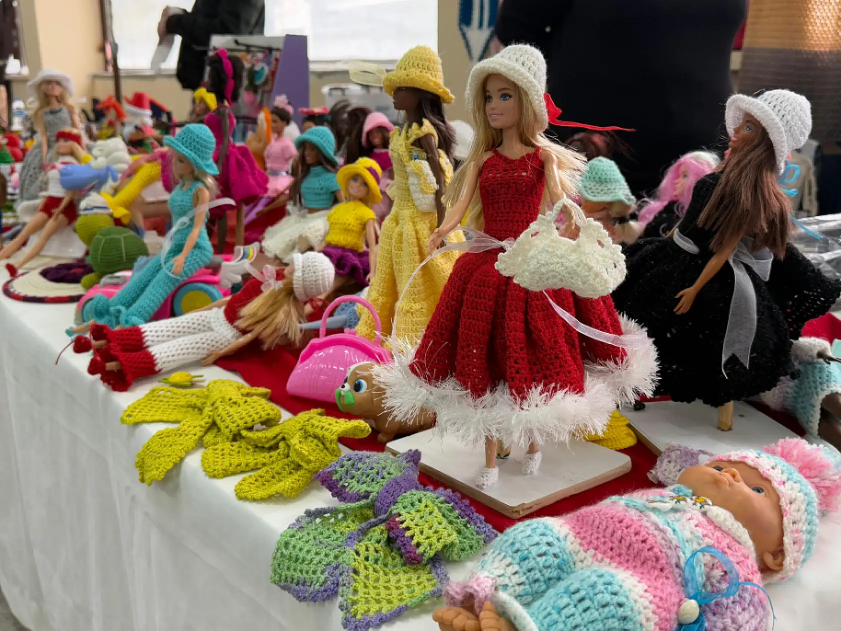 Sanatçıların tarzını oyuncak bebeklere uyarlıyor