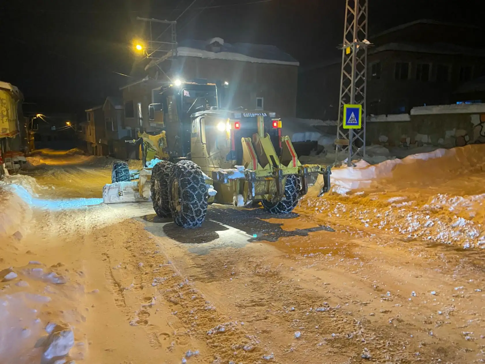 Salıpazarı Belediyesi mahsur kalan araçları kurtardı