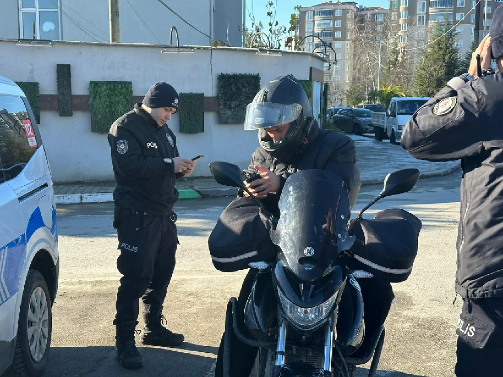 Motosiklet sürücüleri denetime takıldı