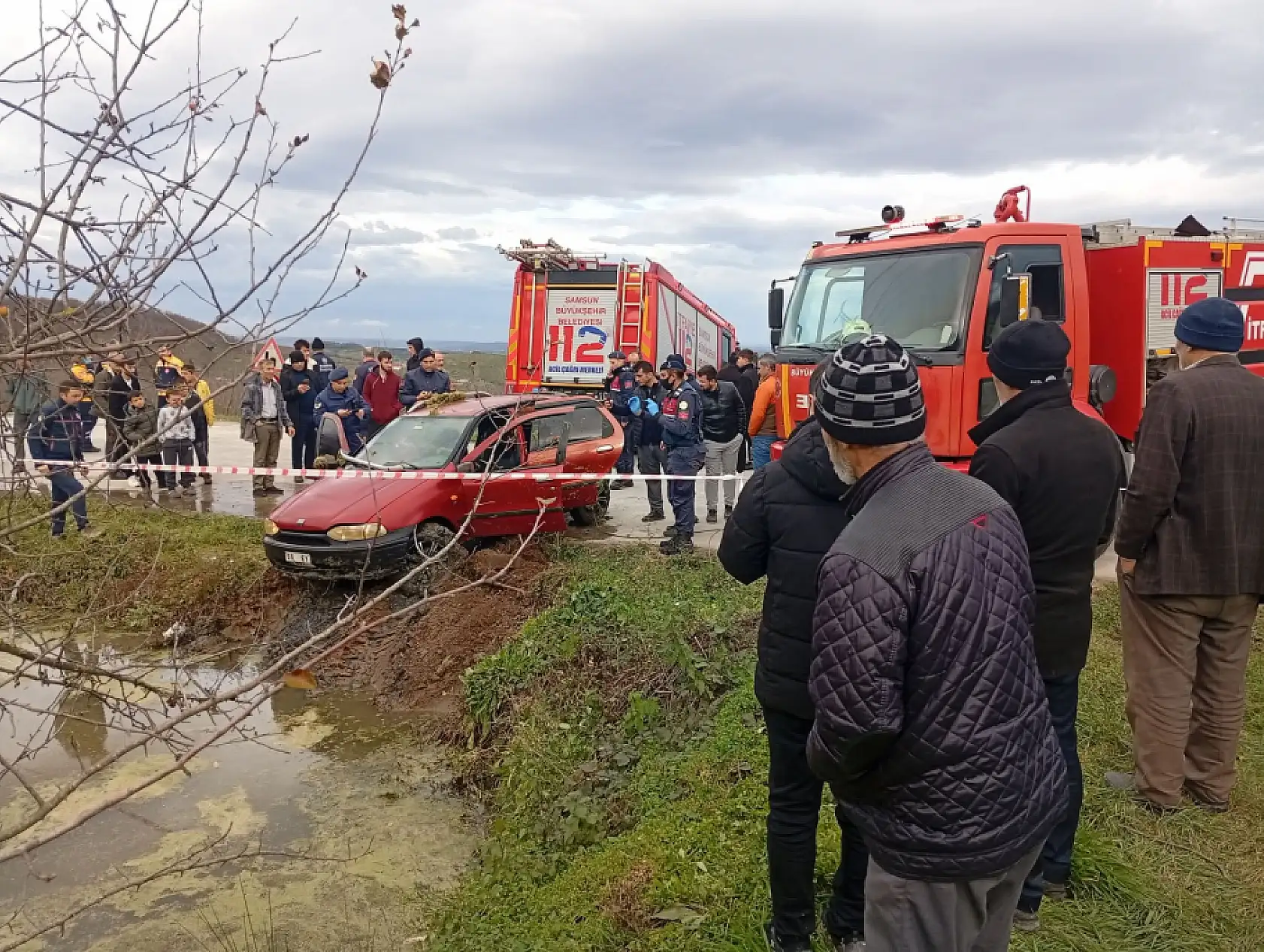 Otomobil Sulama Göletine devrildi