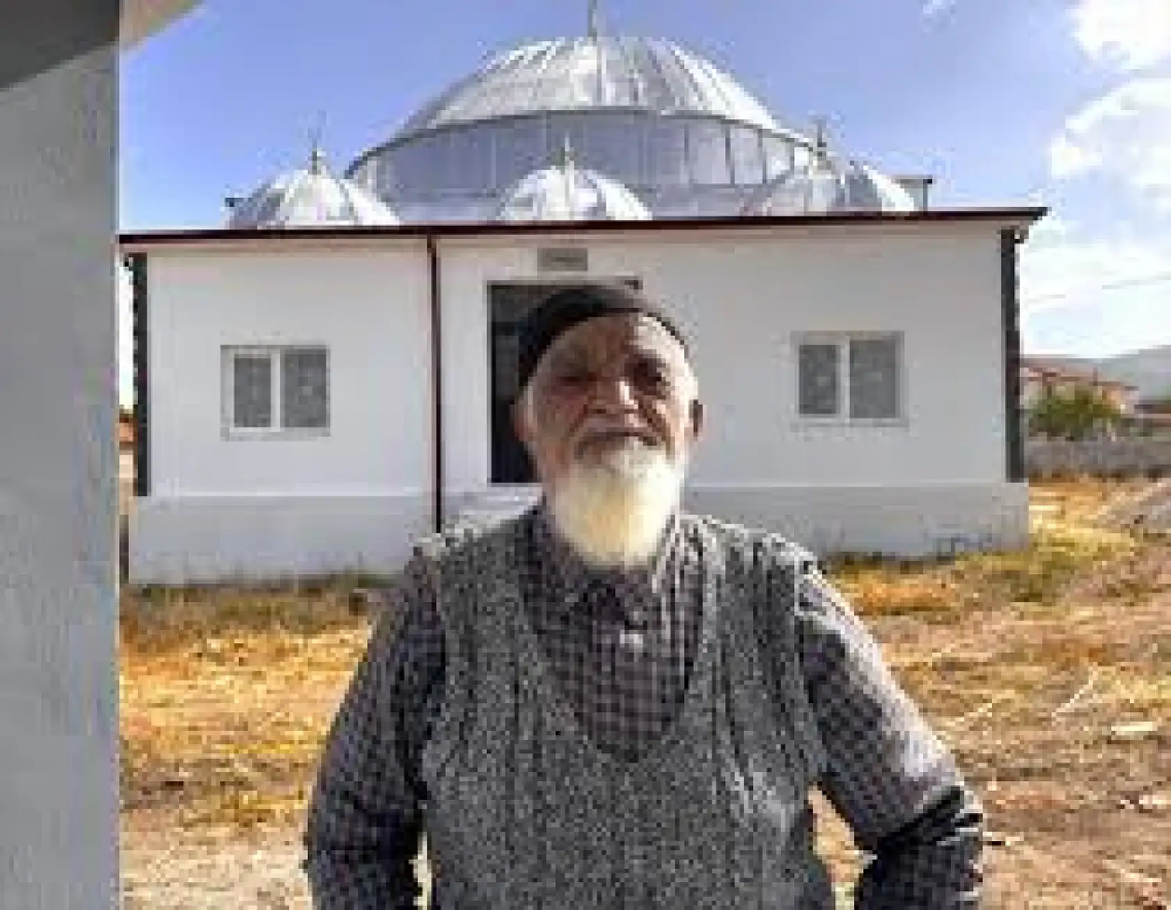 Miras bırakacağı arazisini satıp cami yaptırdı
