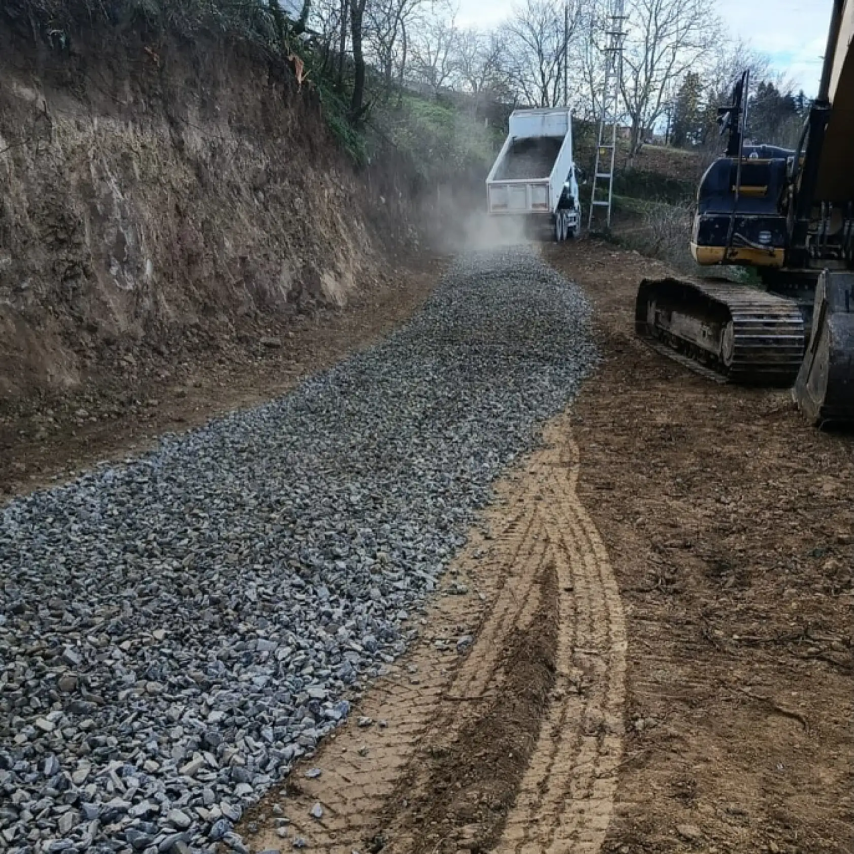 Alaçam Belediyesi'nden Altyapı ve Yol Çalışmaları
