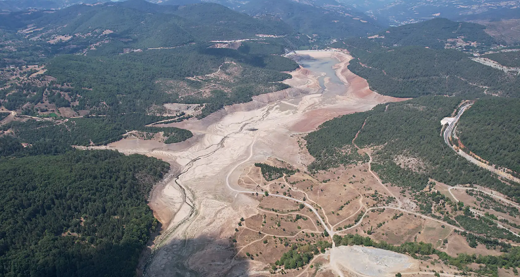 Baraj tamamen kurudu